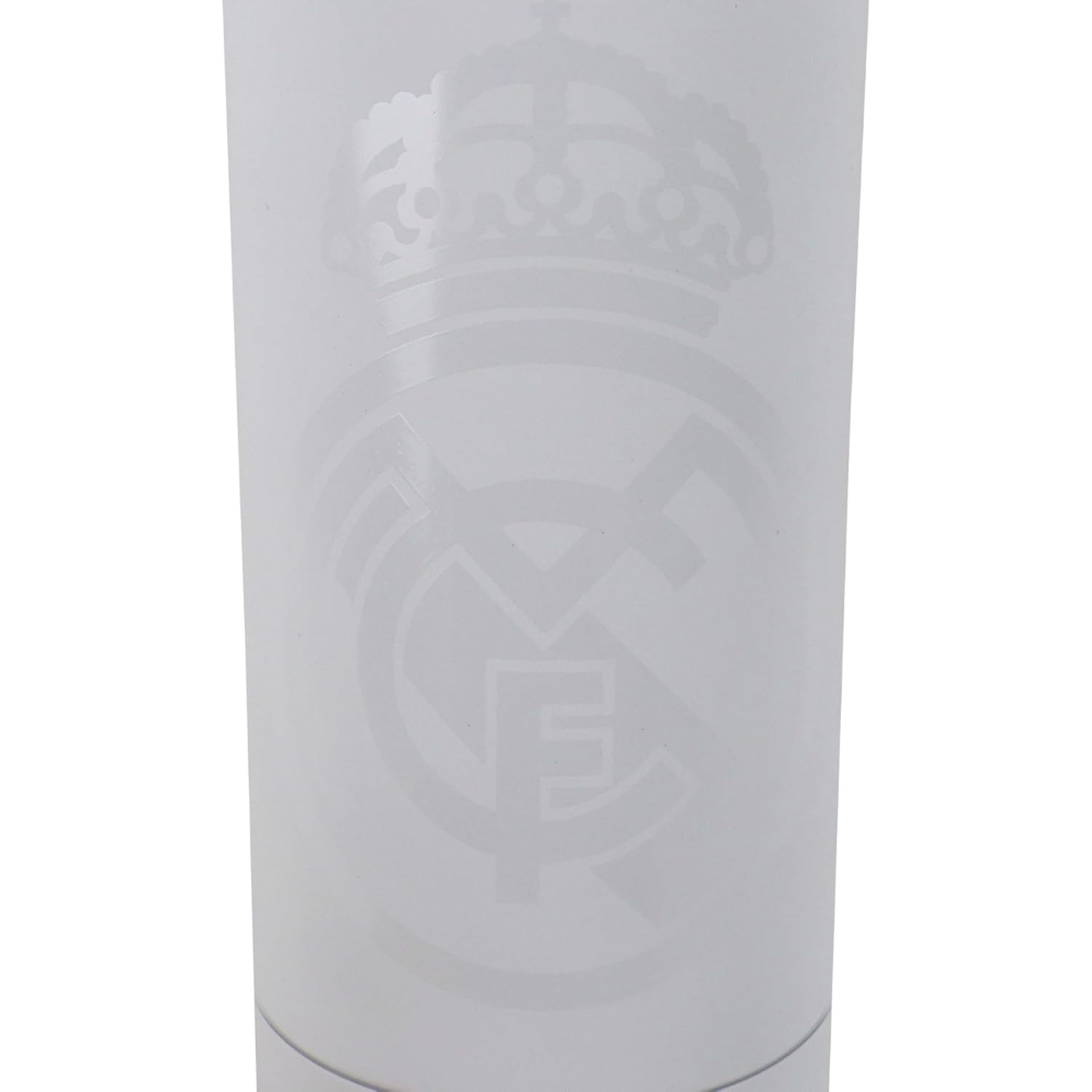 Vaso blanco del Real Madrid con el logotipo del Real Madrid grabado.