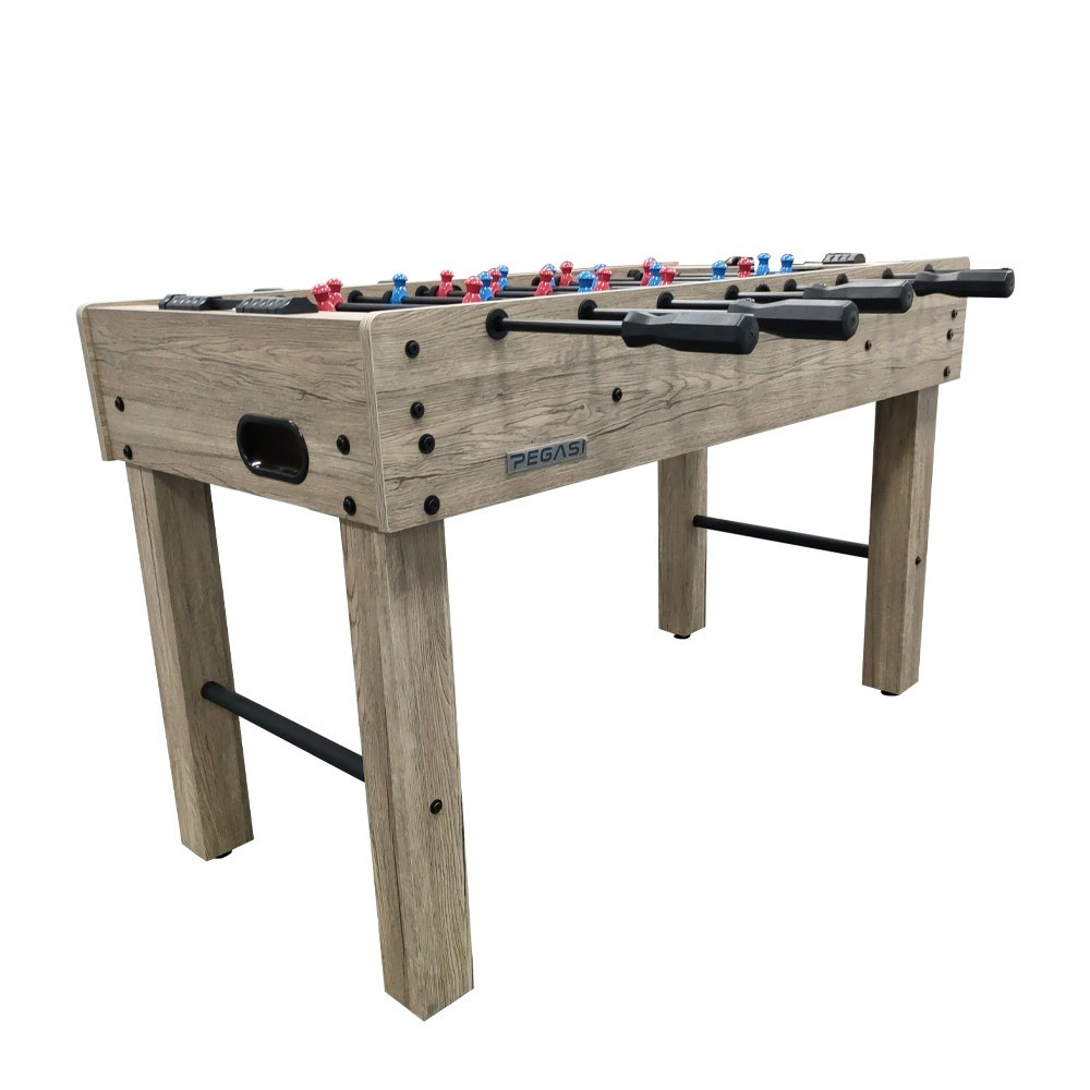 Tafelvoetbaltafel, houtnerf, zwarte handvatten, rood/blauwe spelers, zwarte poten.