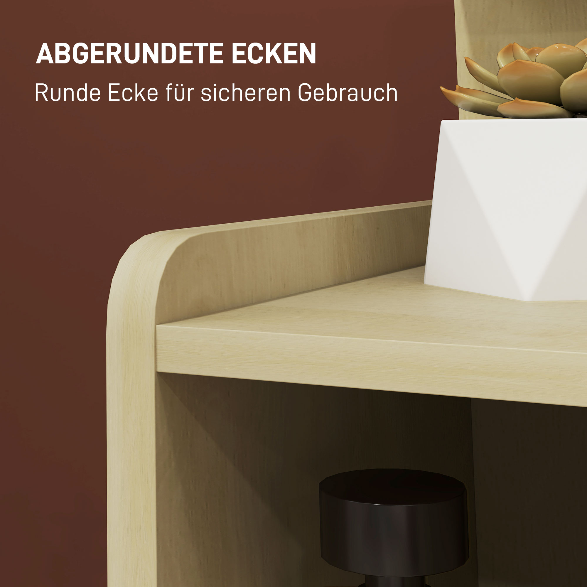 Ein Holzregaldetail mit abgerundeten Ecken. Ein kleiner weißer Blumentopf steht auf dem Regal.