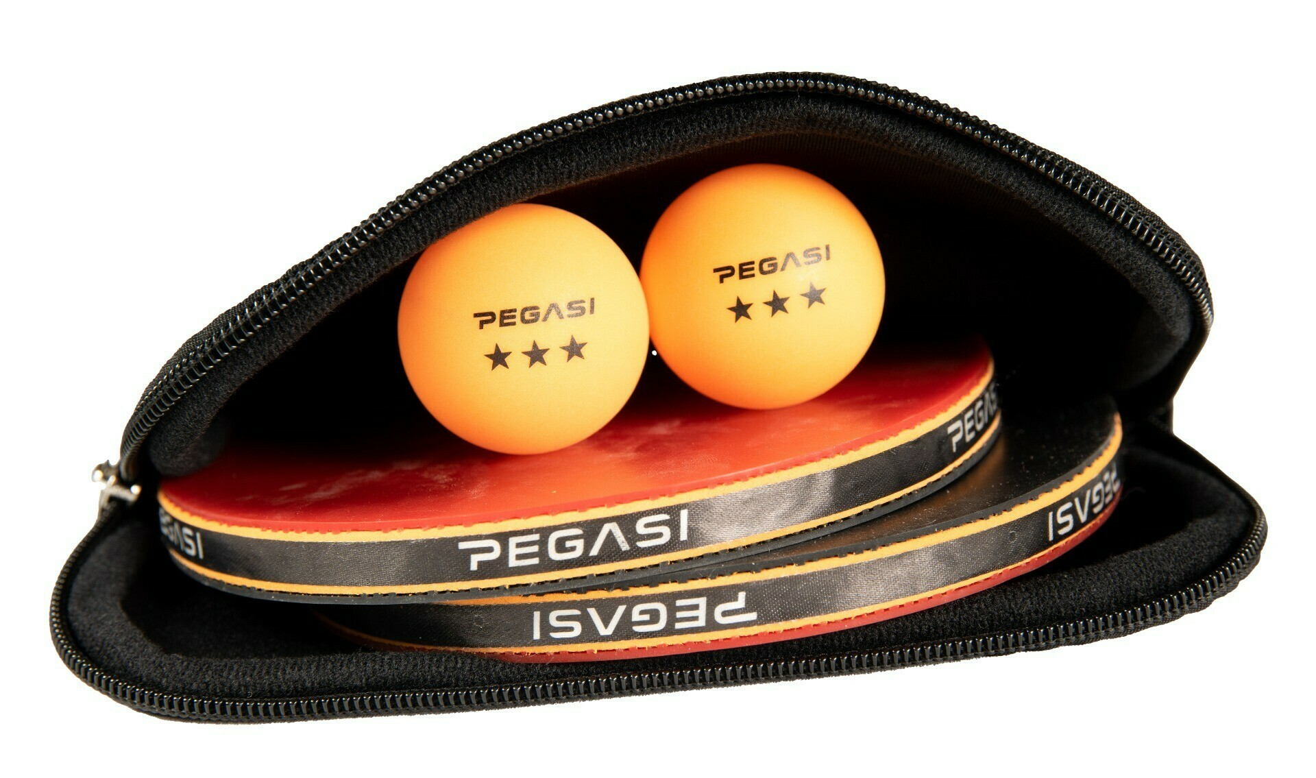 Twee oranje pingpongballen en twee batjes in een zwarte etui met ritssluiting.