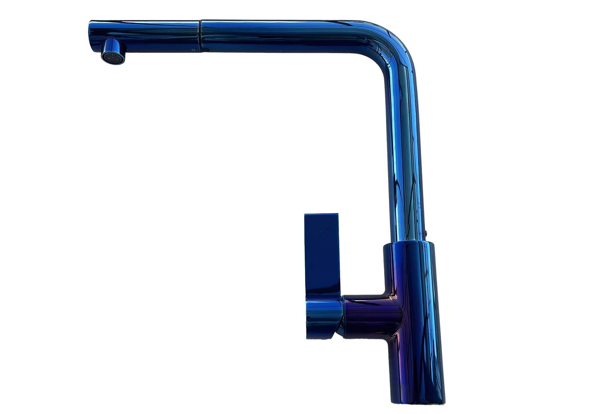 Rubinetto da cucina blu con sfondo bianco. Il rubinetto è angolato e moderno.