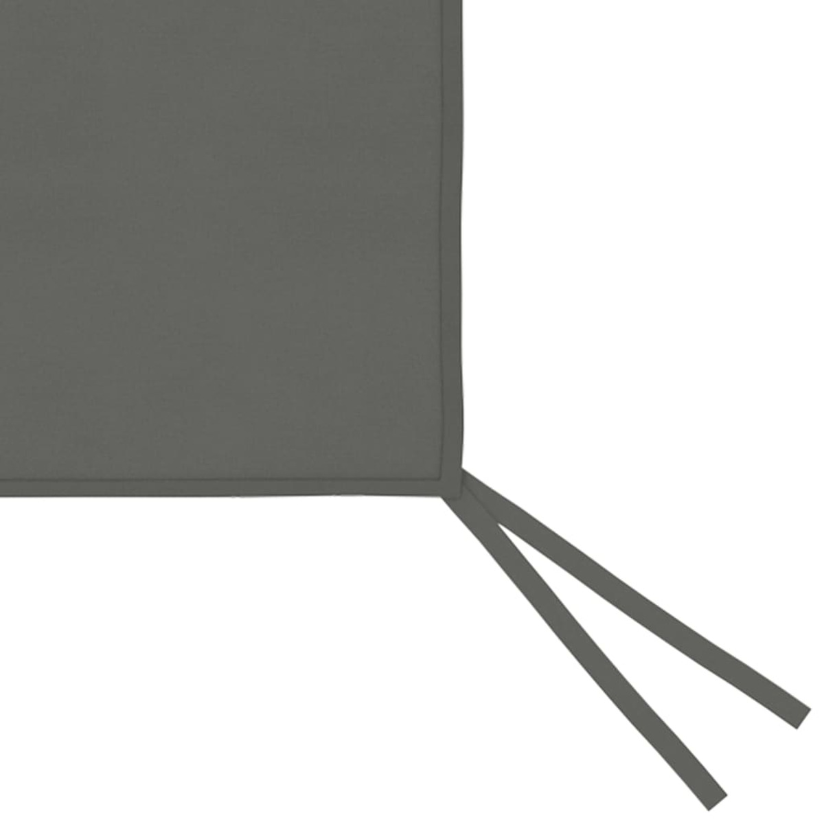 Primo piano di un angolo di cuscino grigio con lacci.