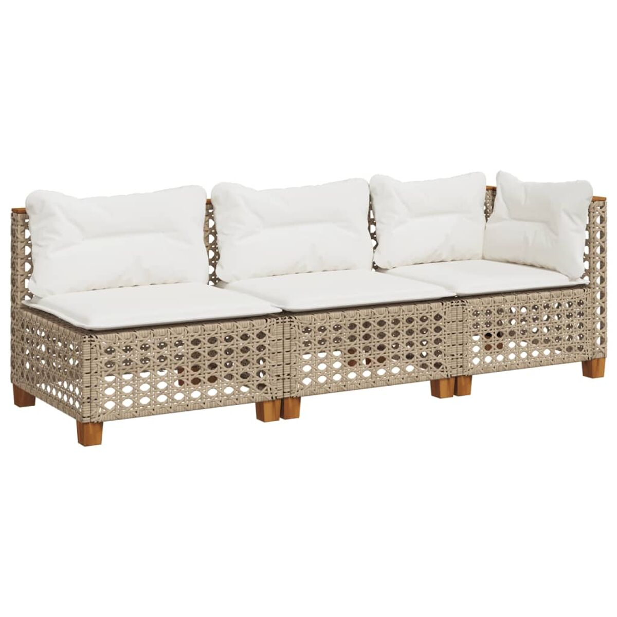 Un divano in vimini beige con cuscini bianchi, gambe in legno, su sfondo bianco.