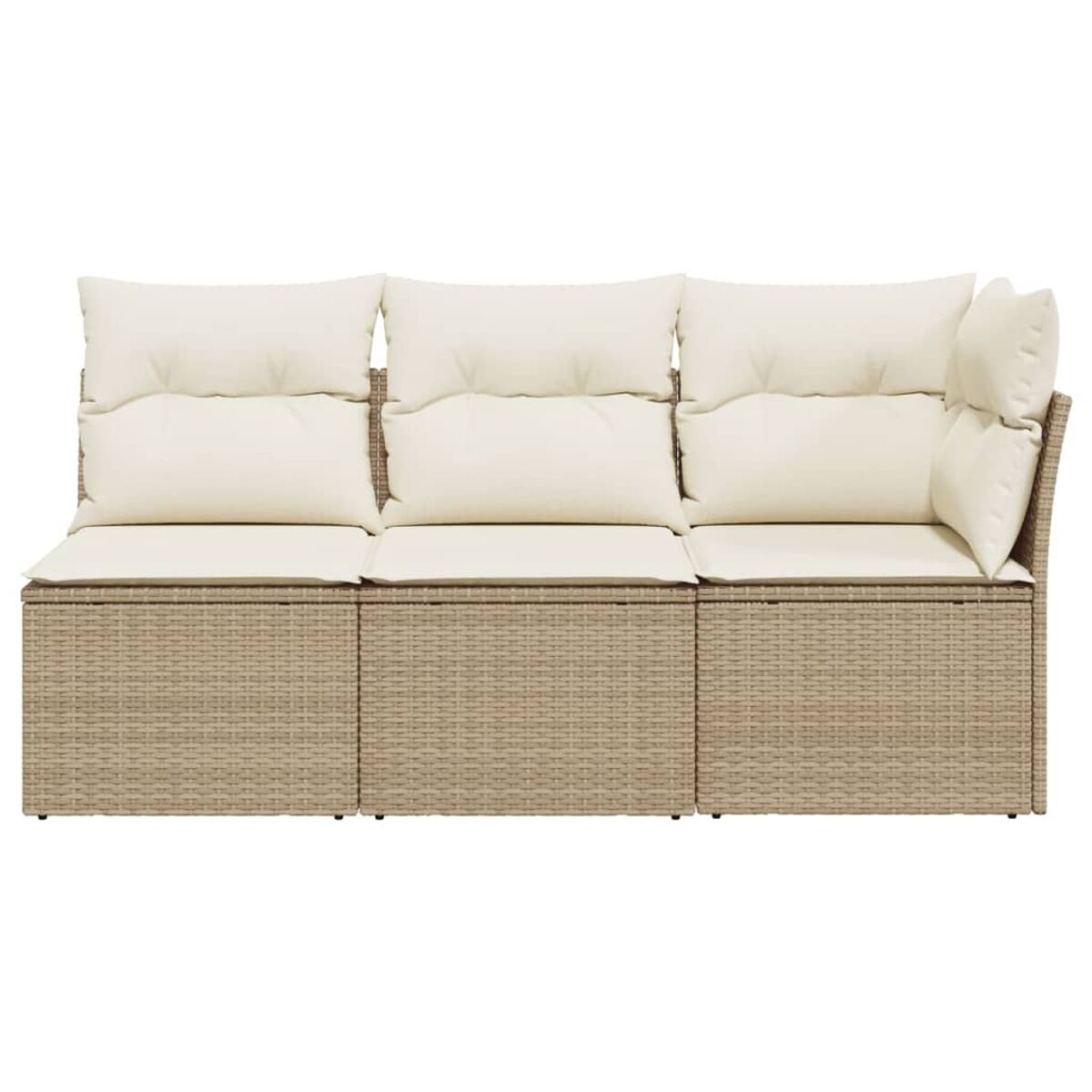 Divano in rattan con cuscini e cuscini beige.