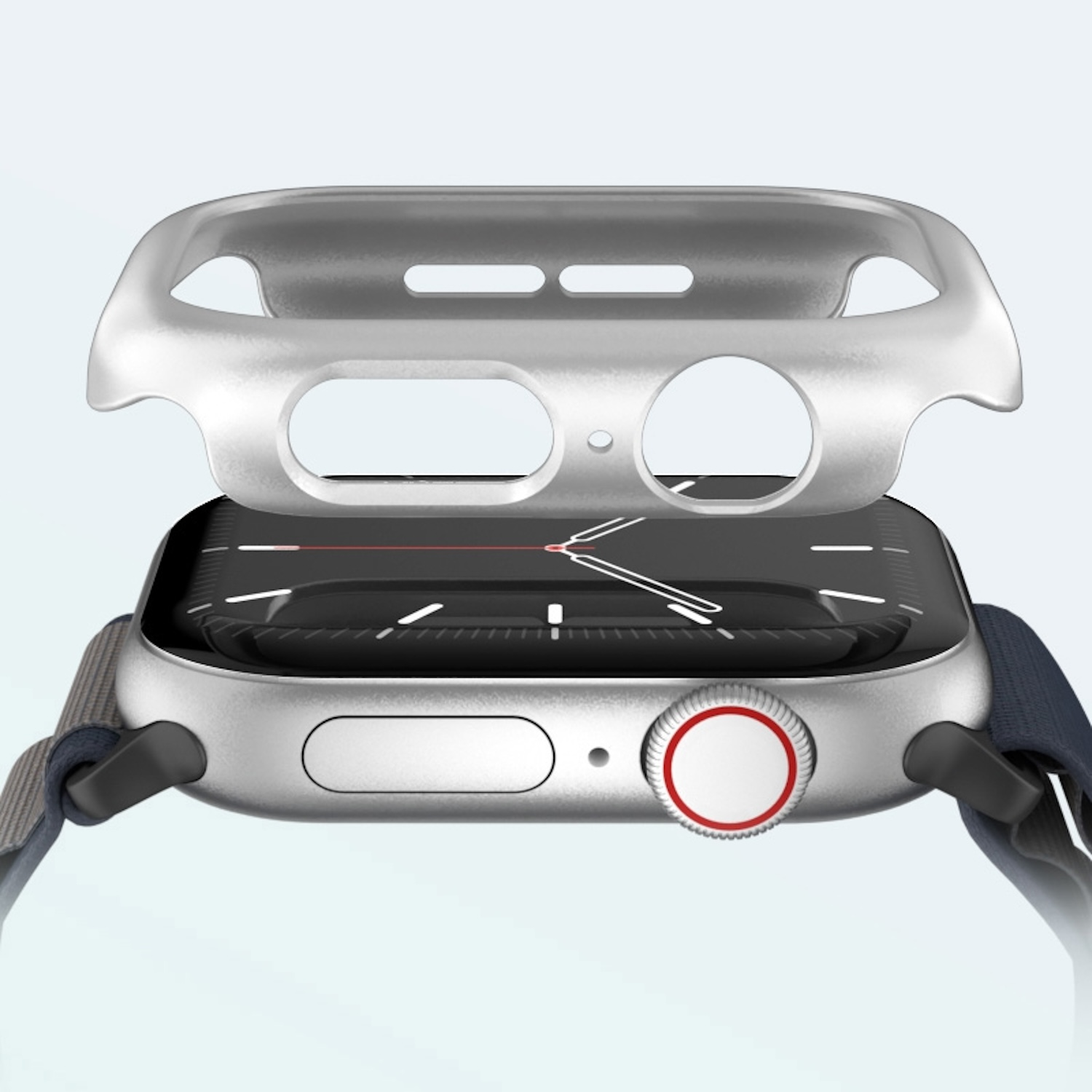 Eine silberne Smartwatch mit einer durchsichtigen Schutzhülle obenauf.