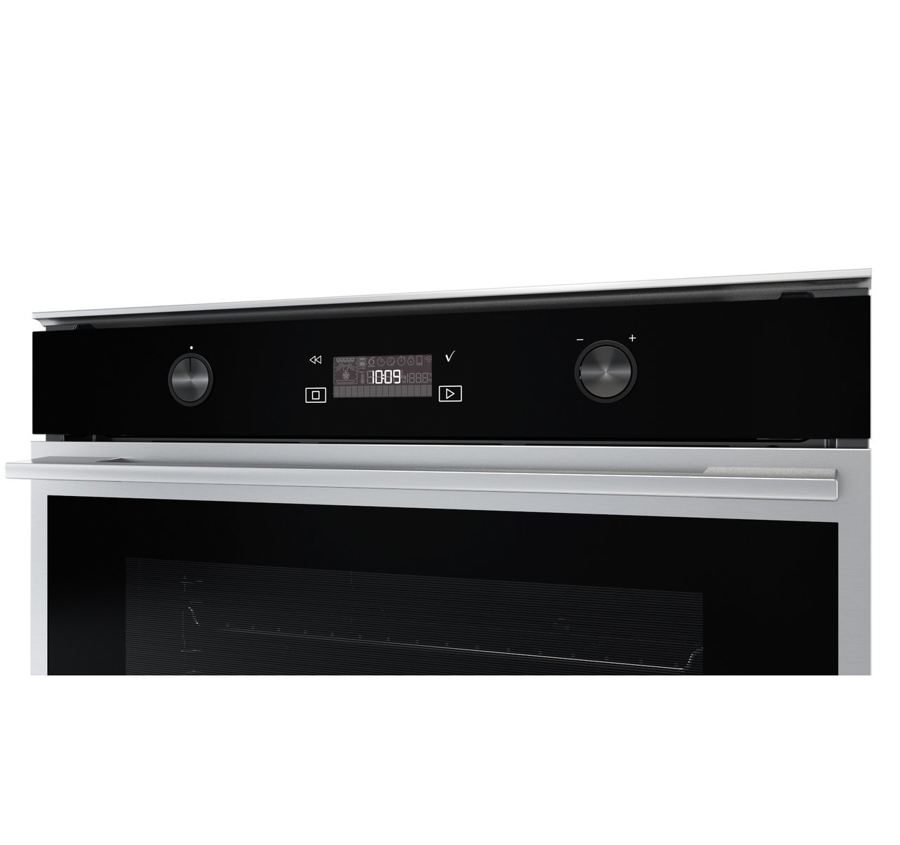 Primo piano del pannello di controllo del forno con display digitale e manopole, sopra la porta del forno.