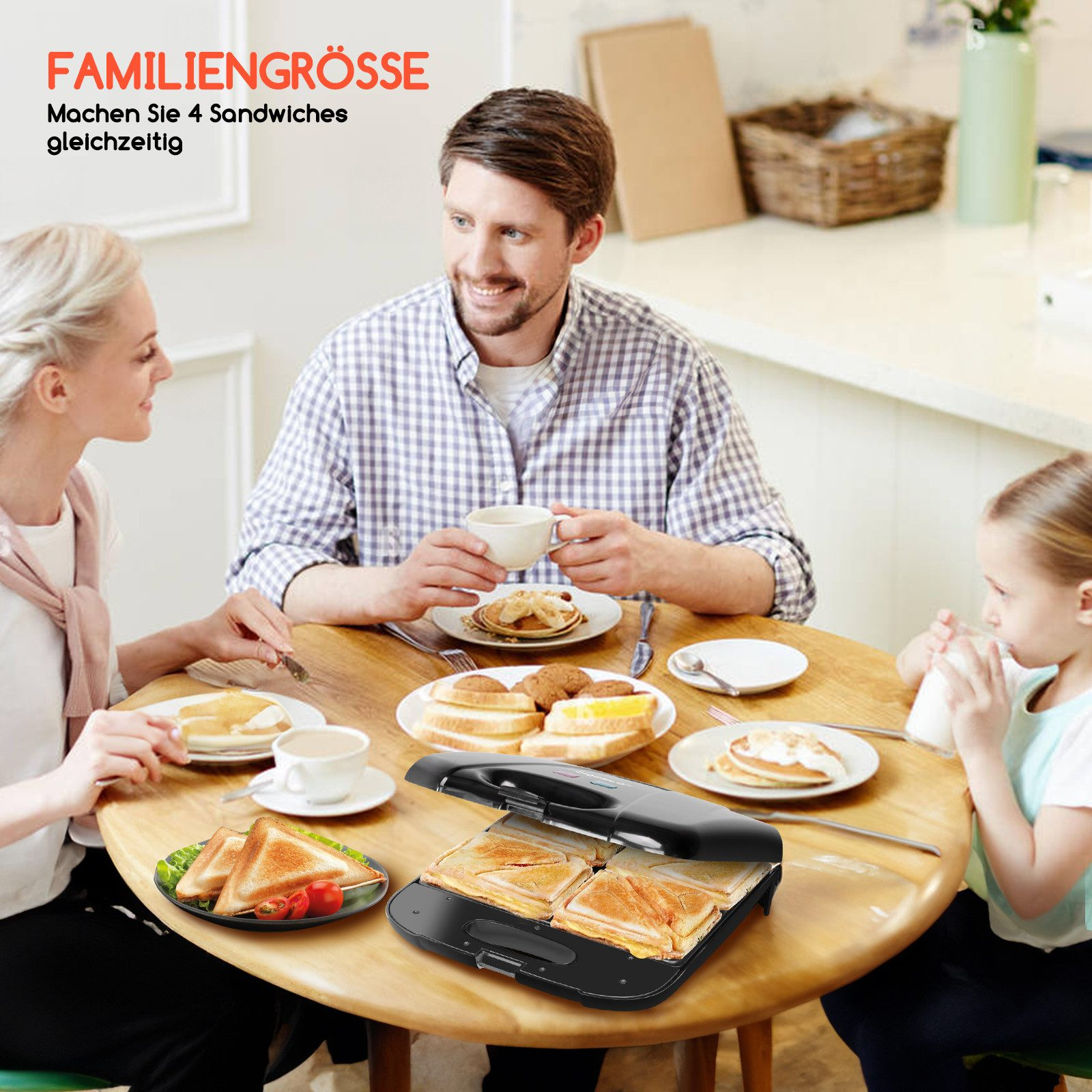 Eine Familie sitzt an einem Tisch, ein Sandwichmaker steht auf dem Tisch, und Sandwiches.