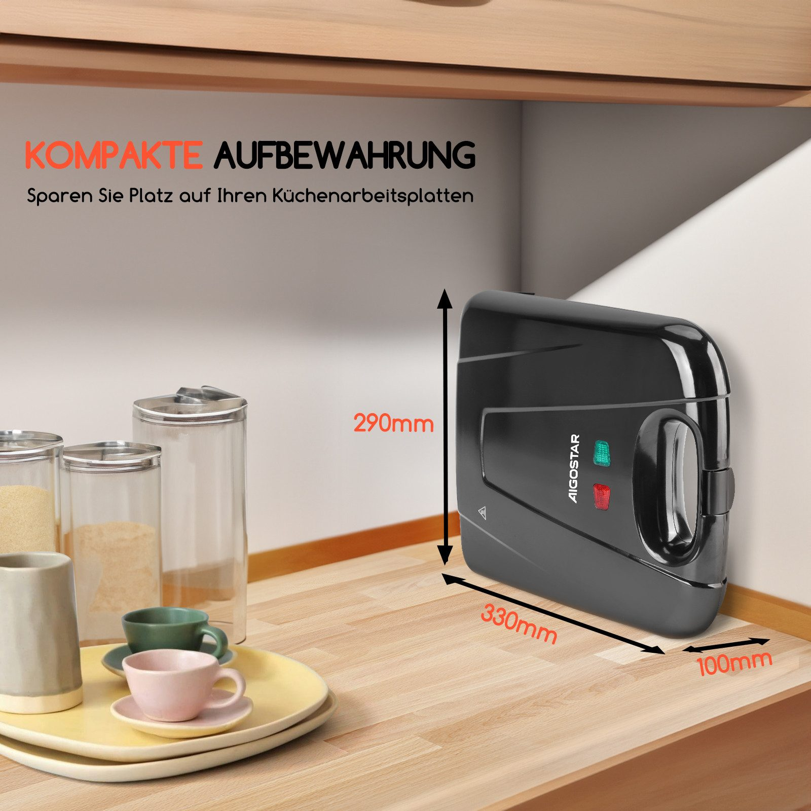 Schwarzer Sandwichmaker auf einem Küchenregal, mit einem Maßband, das die Abmessungen zeigt.