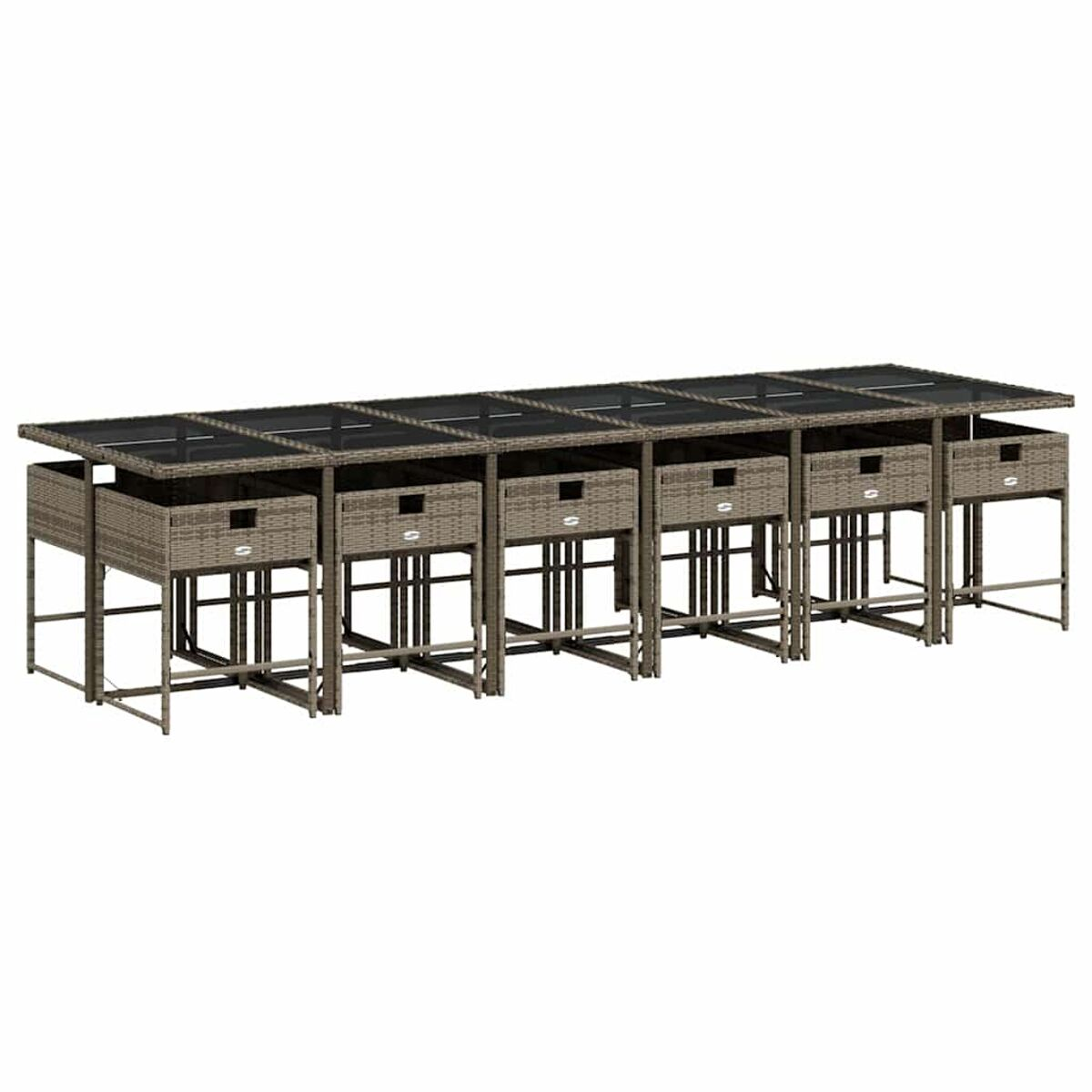 Tavoli multipli in rattan marrone con piani in vetro, ciascuno con cassetti. Disposti in una lunga fila, su sfondo bianco.