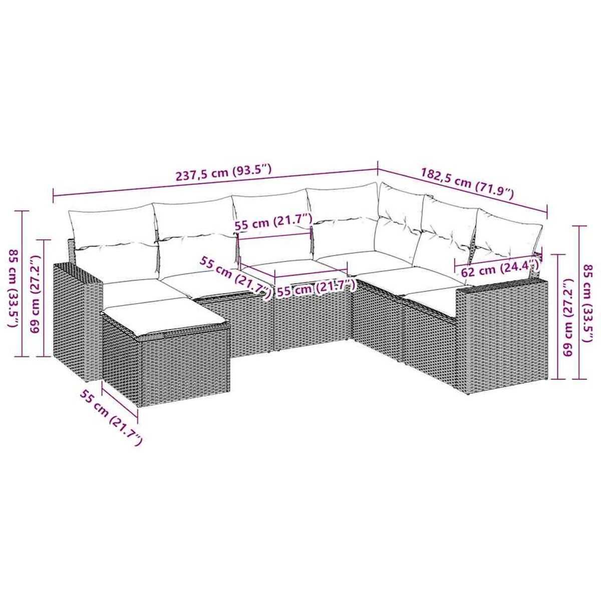 Geflochtenes Outdoor-Ecksofa mit Abmessungen. Das Sofa hat eine helle Farbe und befindet sich im Freien.