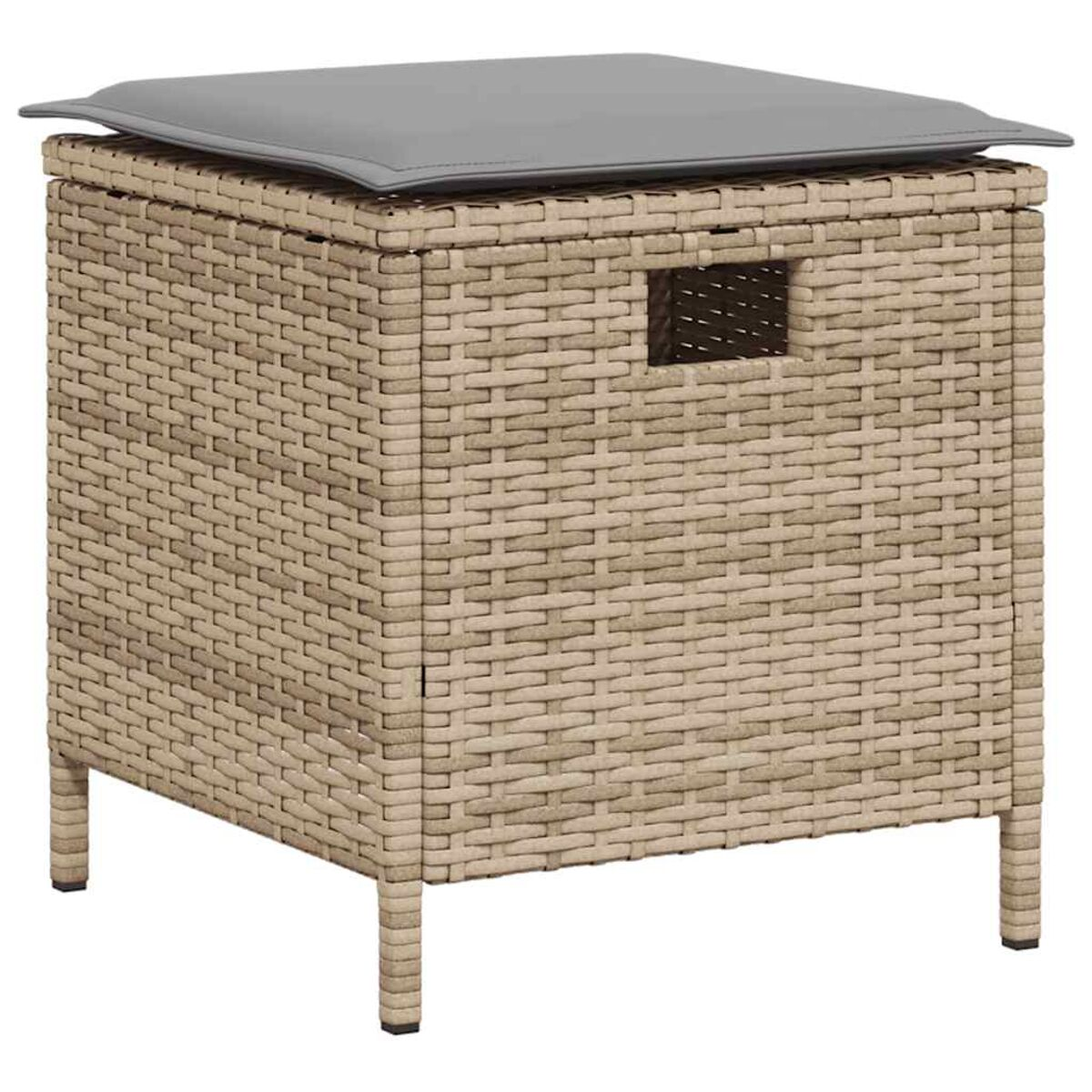 Eine Aufbewahrungshocker aus Rattan mit einem grauen Kissen oben drauf.
