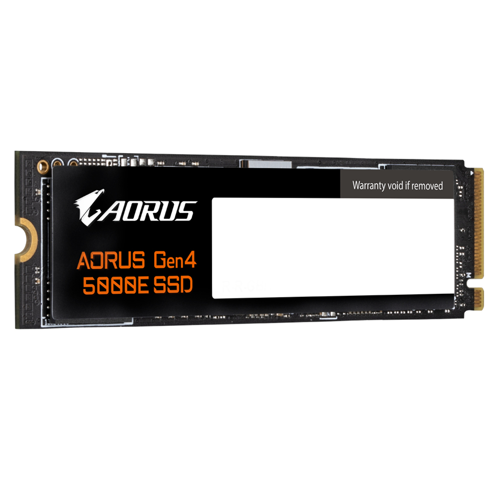 Una SSD AORUS Gen4 5000E. Es negra con texto naranja y una etiqueta blanca.