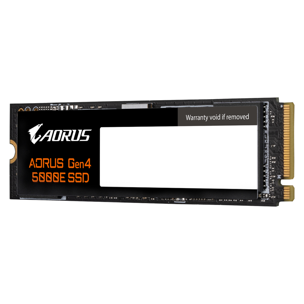 AORUS Gen4 5000E SSD. Marca negra y naranja en una placa de circuito larga, negra y dorada.