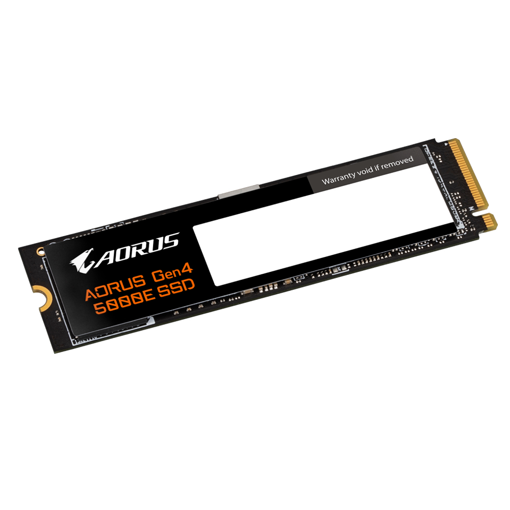 SSD AORUS Gen4 5000E. Placa de circuito negro con el nombre de la marca. Un rectángulo blanco en el medio.
