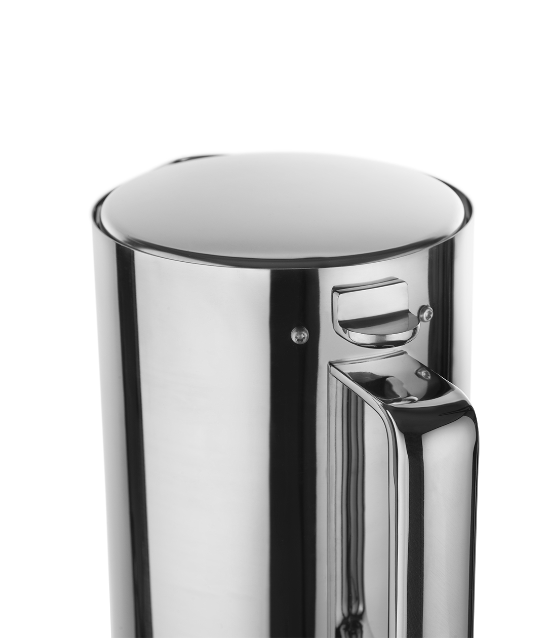 Ein glänzender, silberfarbener, isolierter Wasserkrug mit Griff, Deckel und Ausguss.