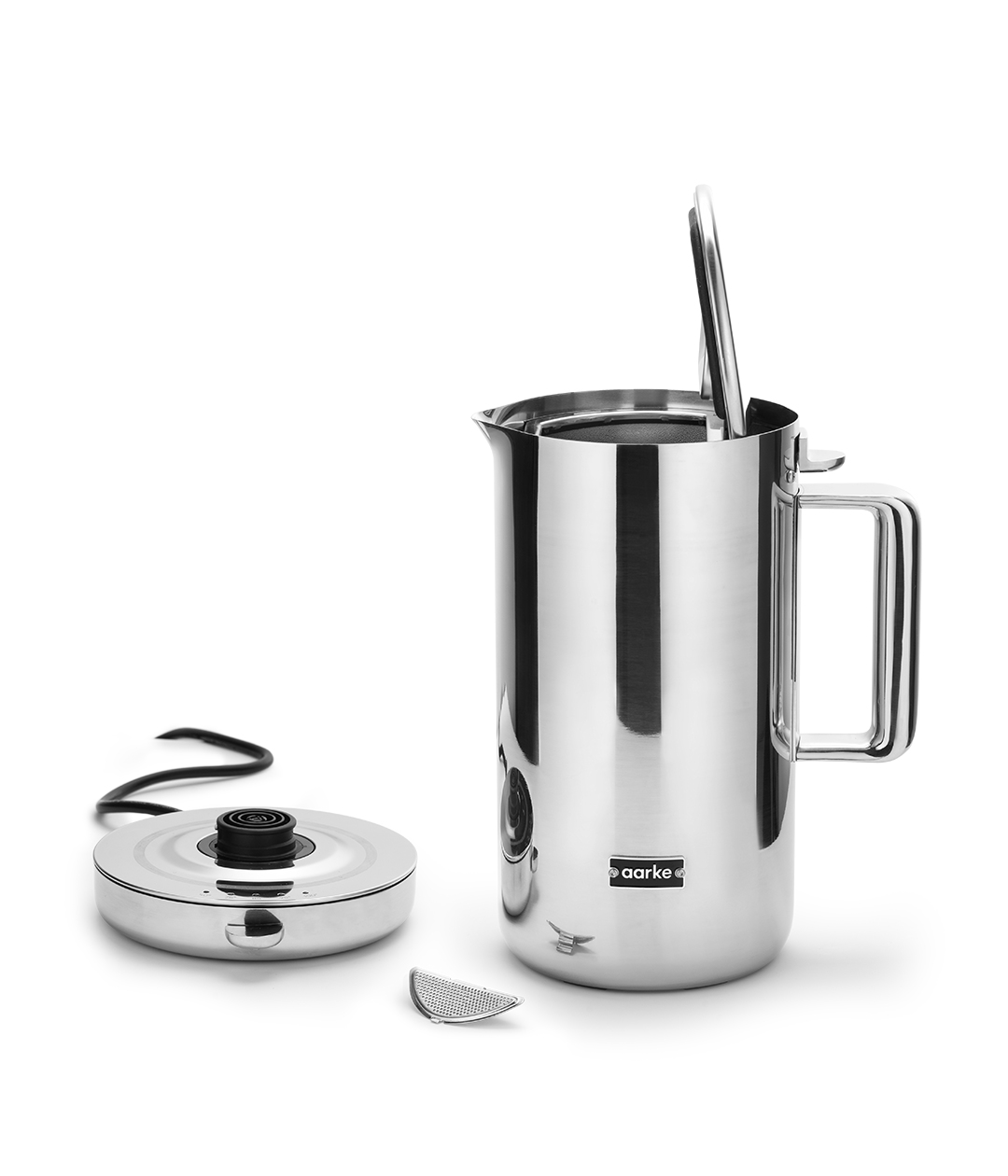Französische Kaffeepresse aus Edelstahl mit Deckel und Teilen auf Weiß.