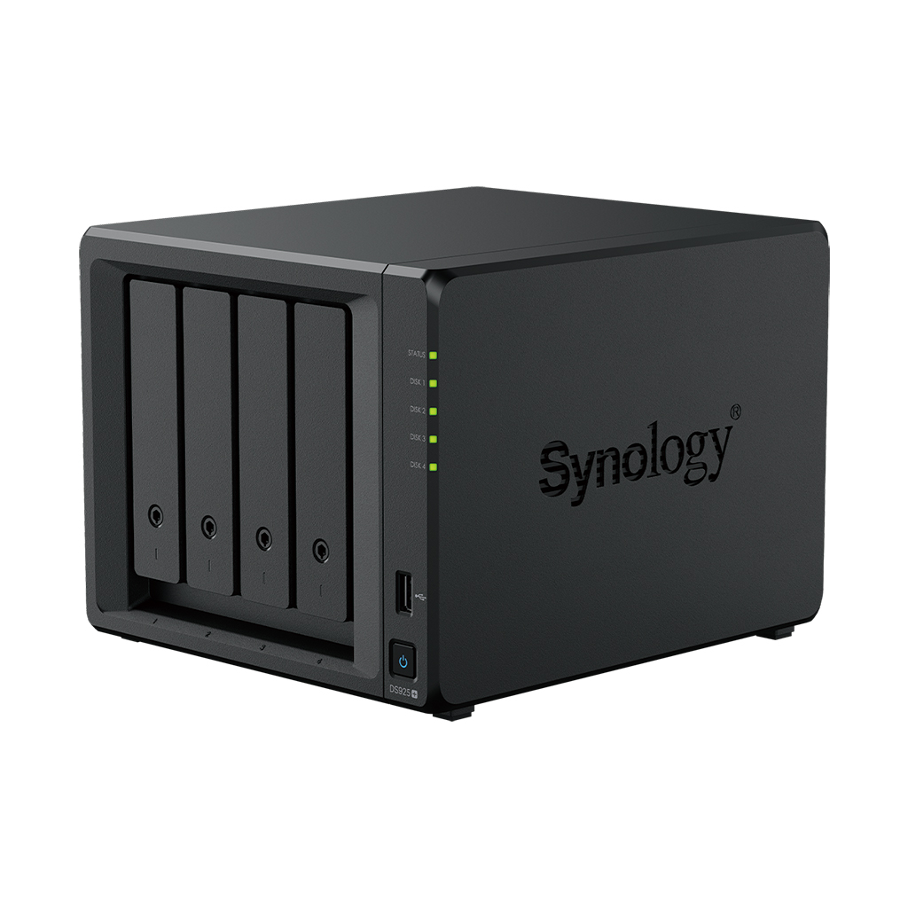 Dispositivo de almacenamiento NAS Synology negro. Vista frontal con bahías de unidad y logotipo de Synology.