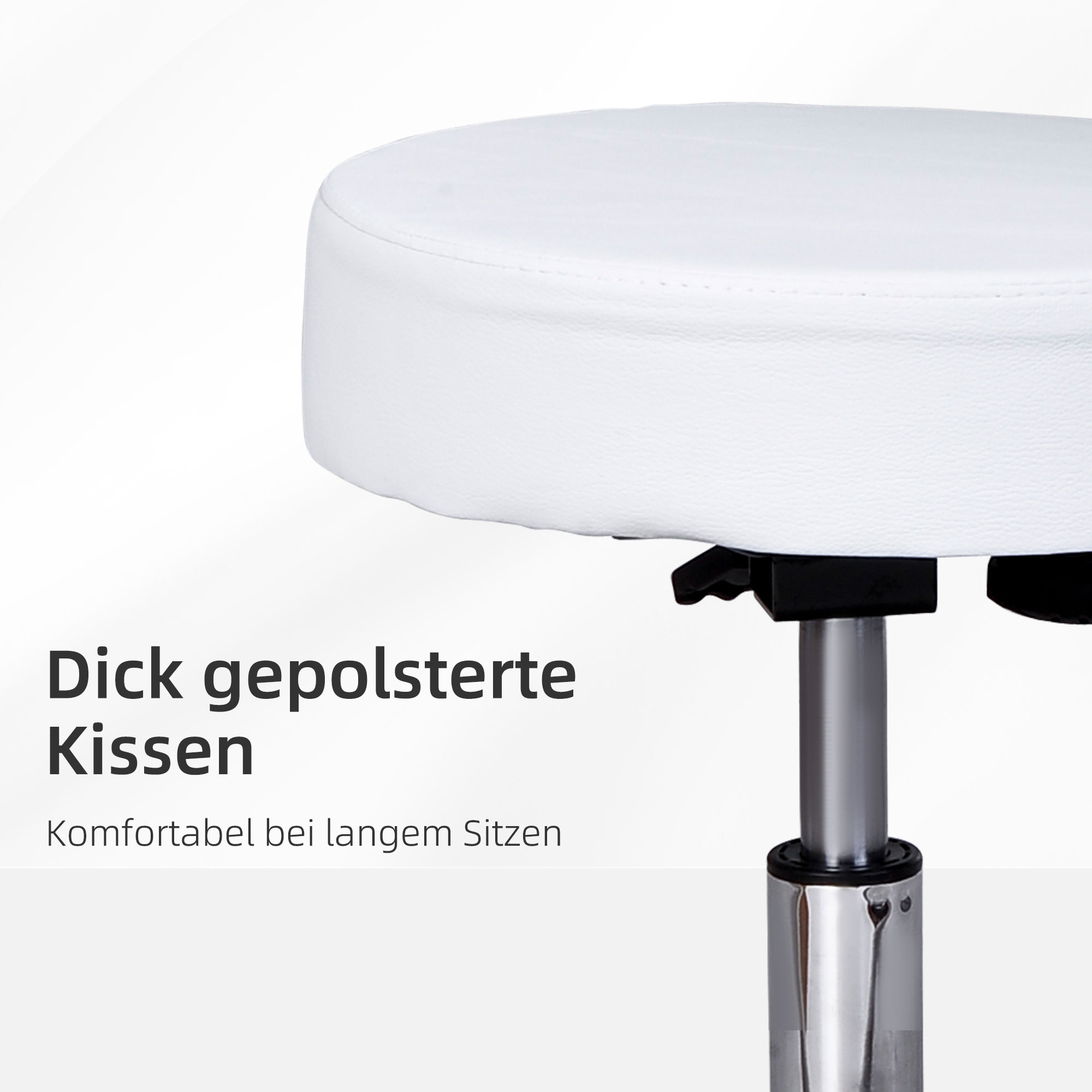 Weißer Hocker mit gepolstertem Sitz. Text: Dick gepolsterte Kissen.