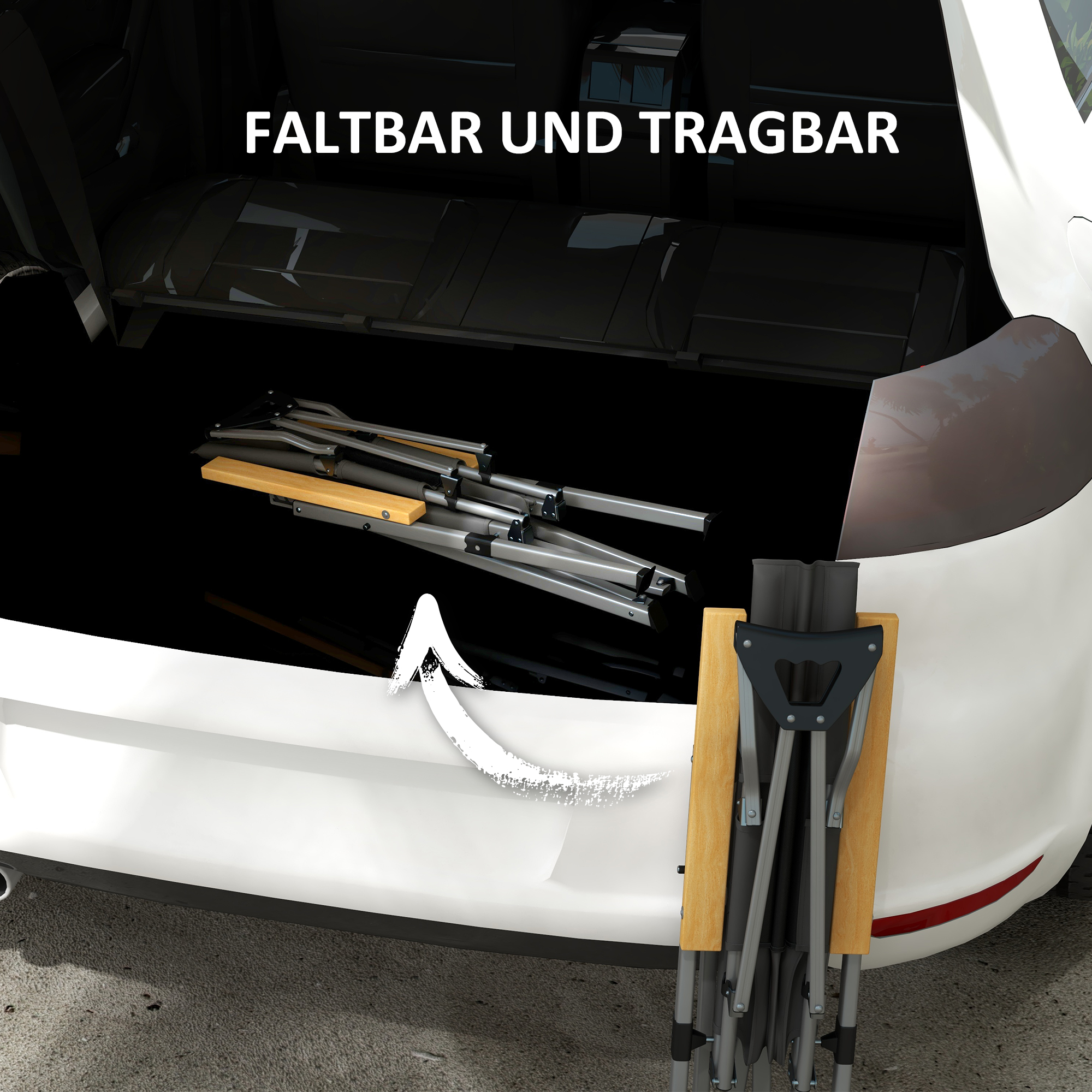 Ein zusammengeklappter, tragbarer Stuhl in einem Kofferraum. Der Stuhl ist silberfarben.