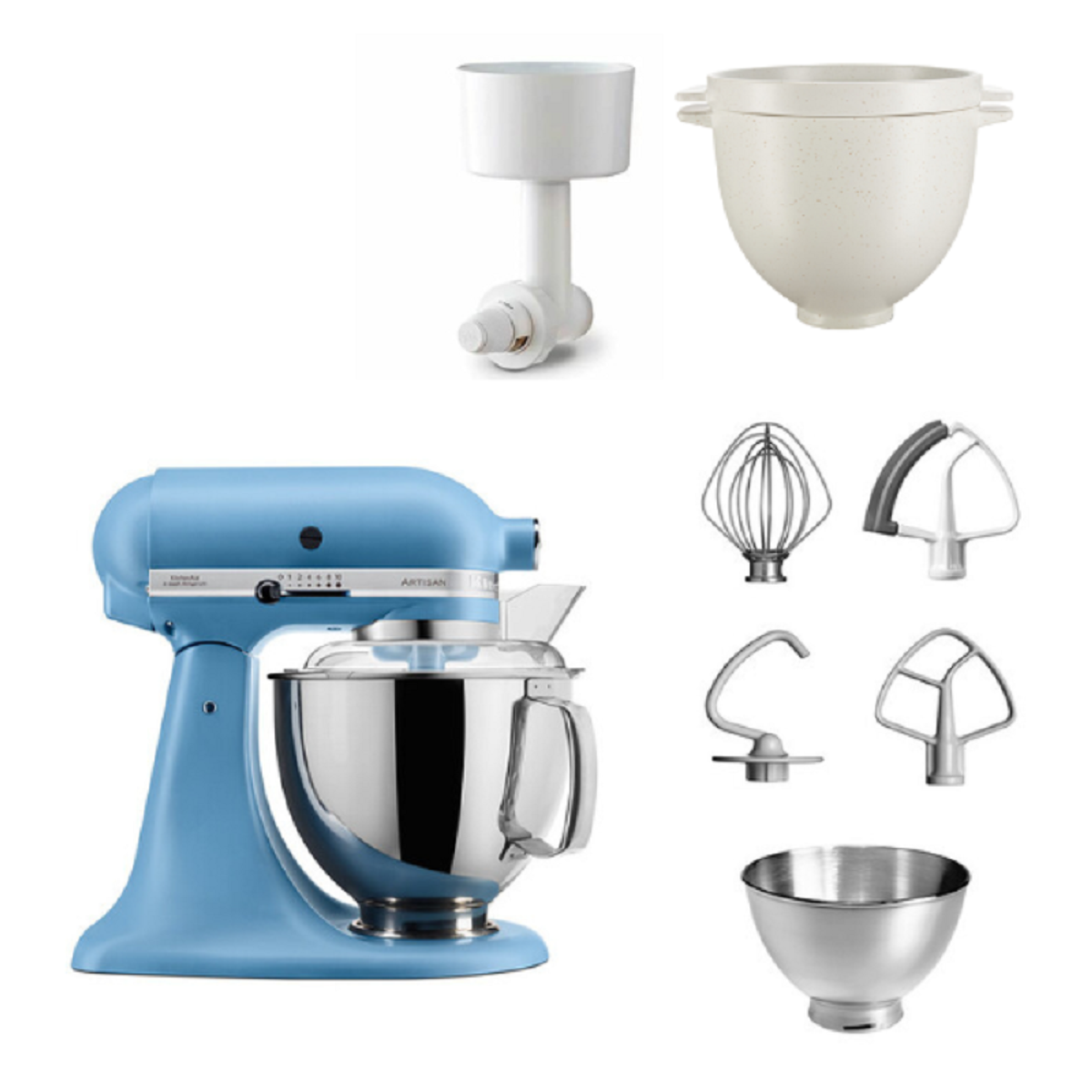 Blauer KitchenAid-Küchenmixer mit Aufsätzen, darunter eine Schüssel, ein Schneebesen und ein Knethaken, auf weißem Hintergrund.