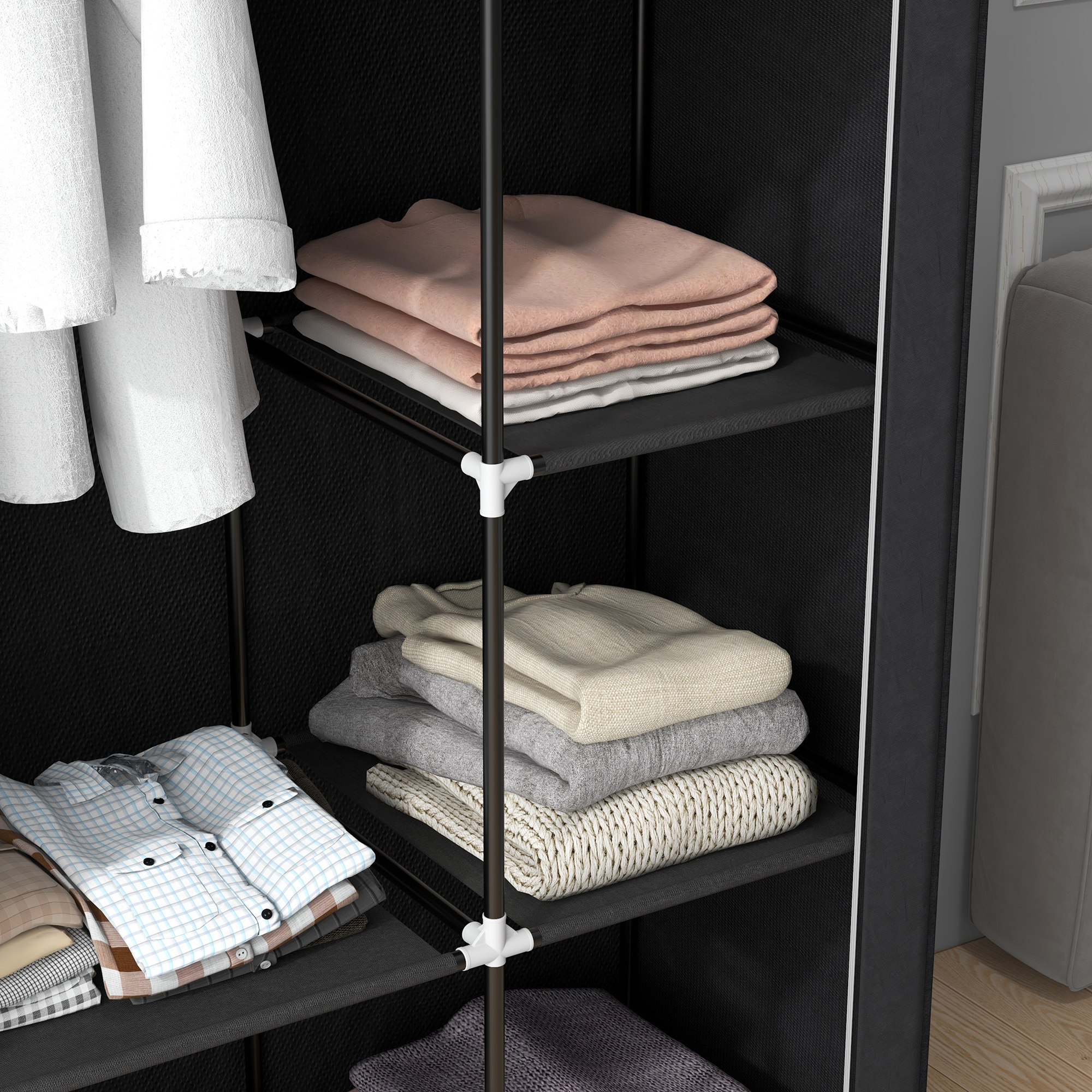 In einem Schrank sind Kleider ordentlich auf Regalen und hängend angeordnet. Das Farbschema ist neutral.
