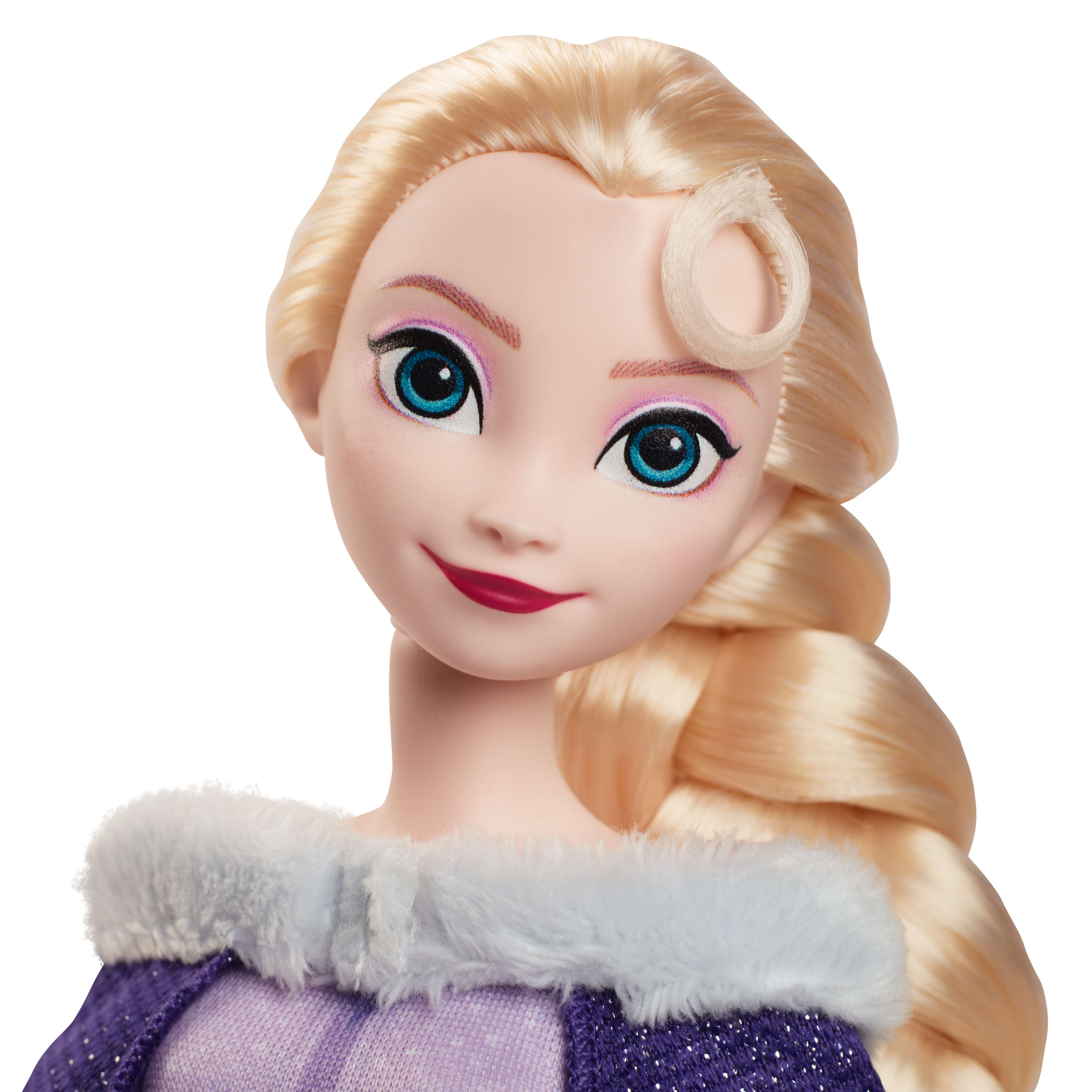 Nahaufnahme von Elsas Gesicht. Sie hat blondes Haar, blaue Augen und roten Lippenstift.