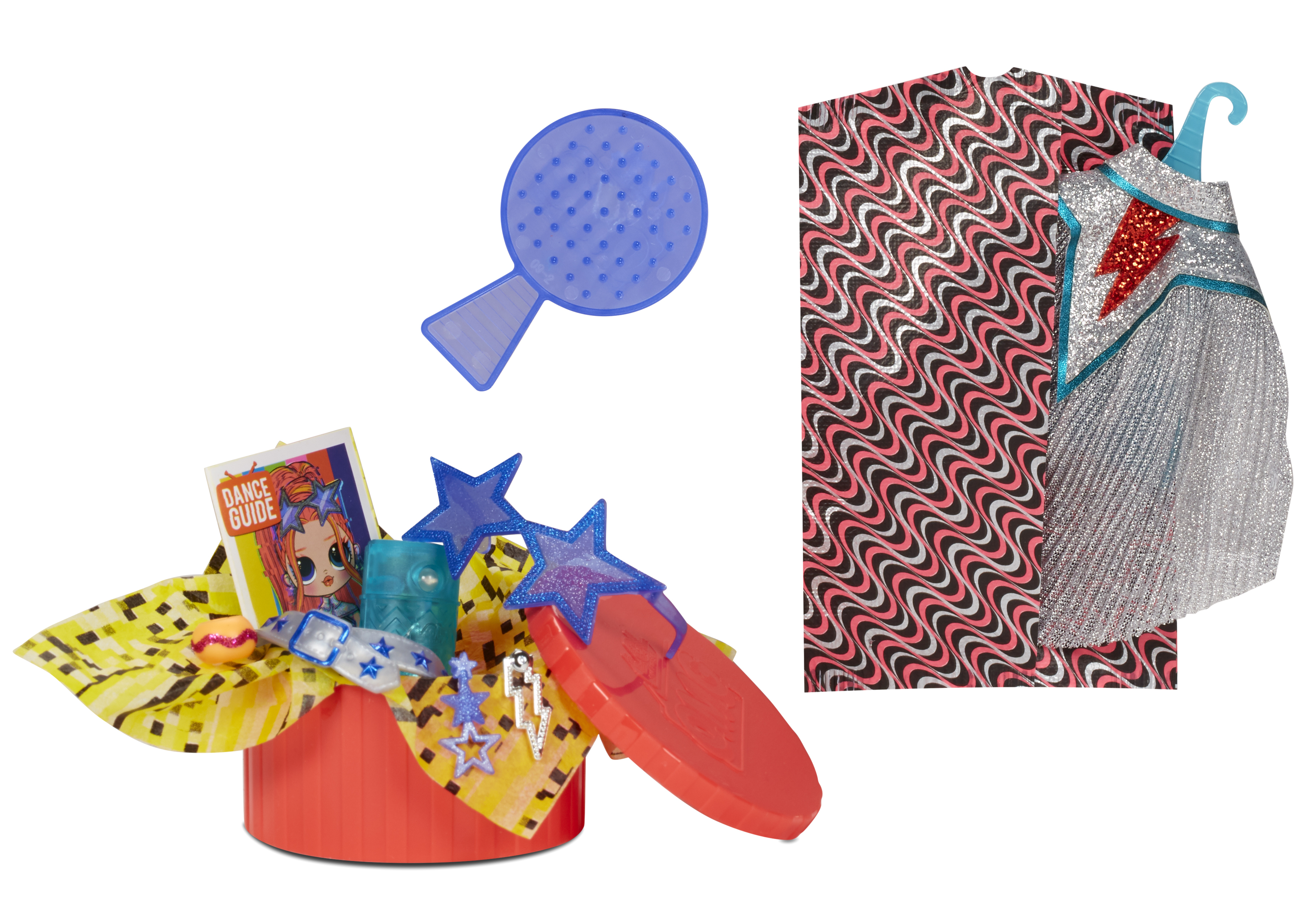 Akcesoria dla lalek: czerwone pudełko, niebieska szczotka, sukienka dla lalki, gwiazdki i magazyn. Białe tło.