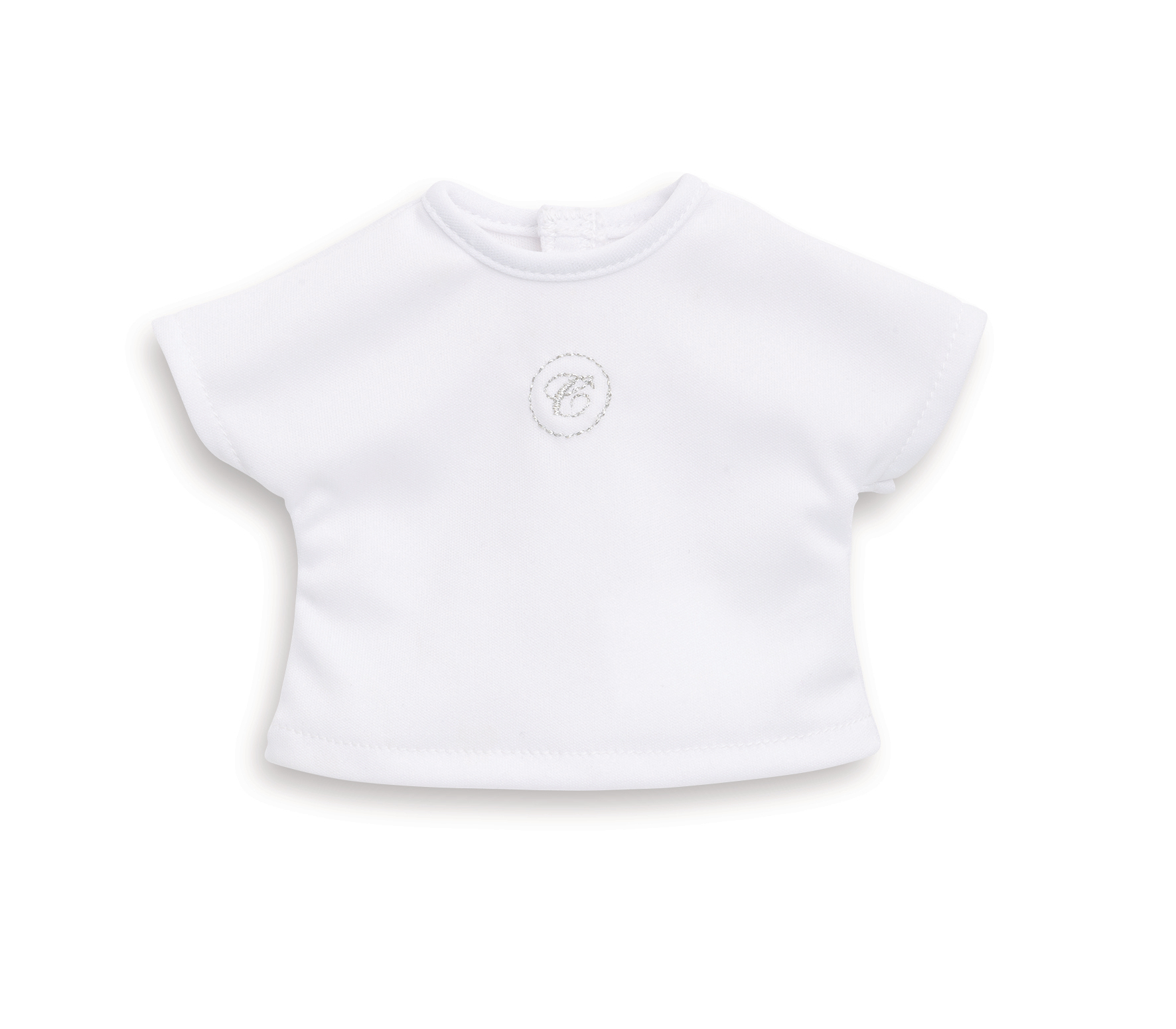 Una camiseta blanca con un pequeño logotipo bordado en la parte delantera. La camiseta es sencilla.