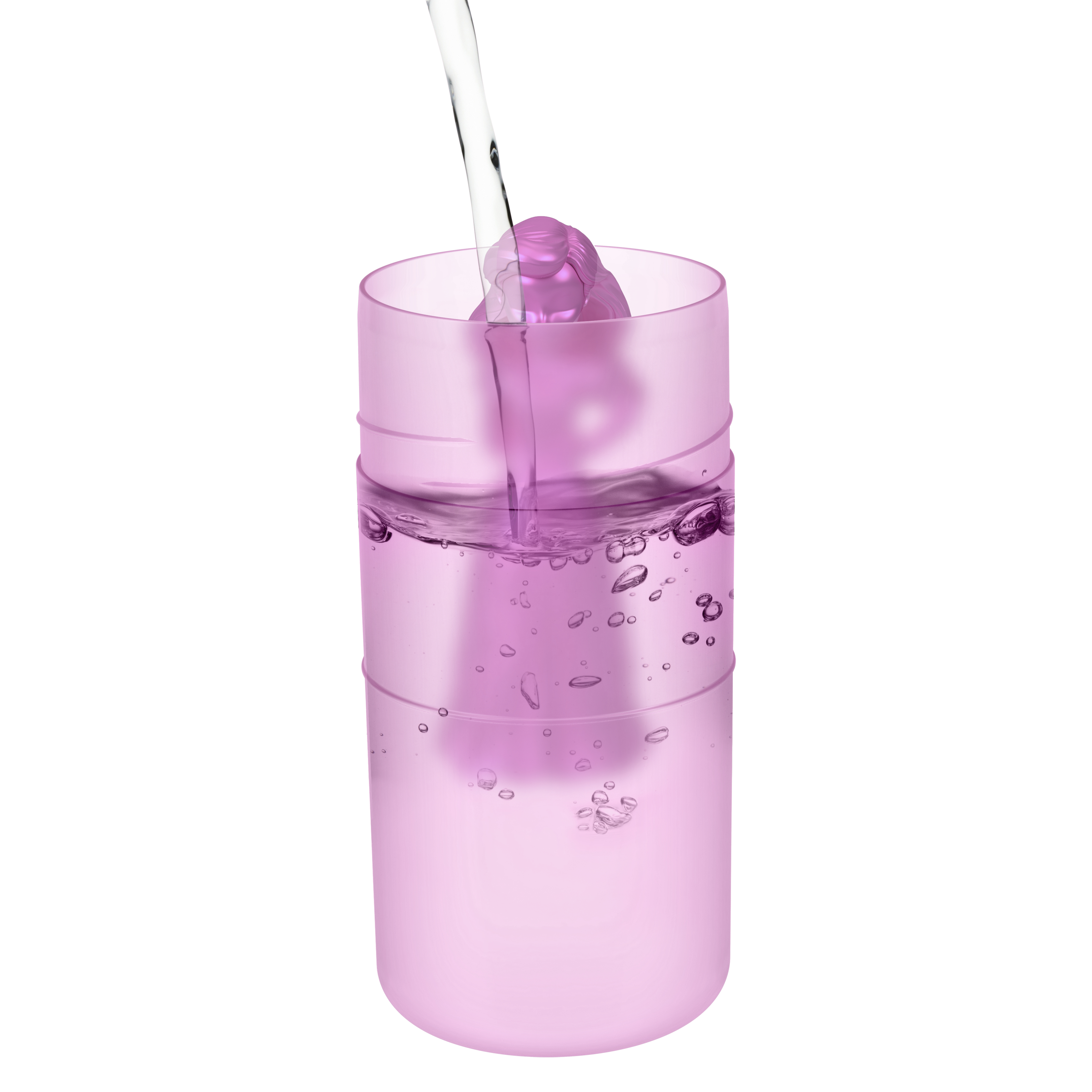 Wasser wird in einen rosa Behälter gegossen. Das Wasser ist lila, und es gibt Blasen.