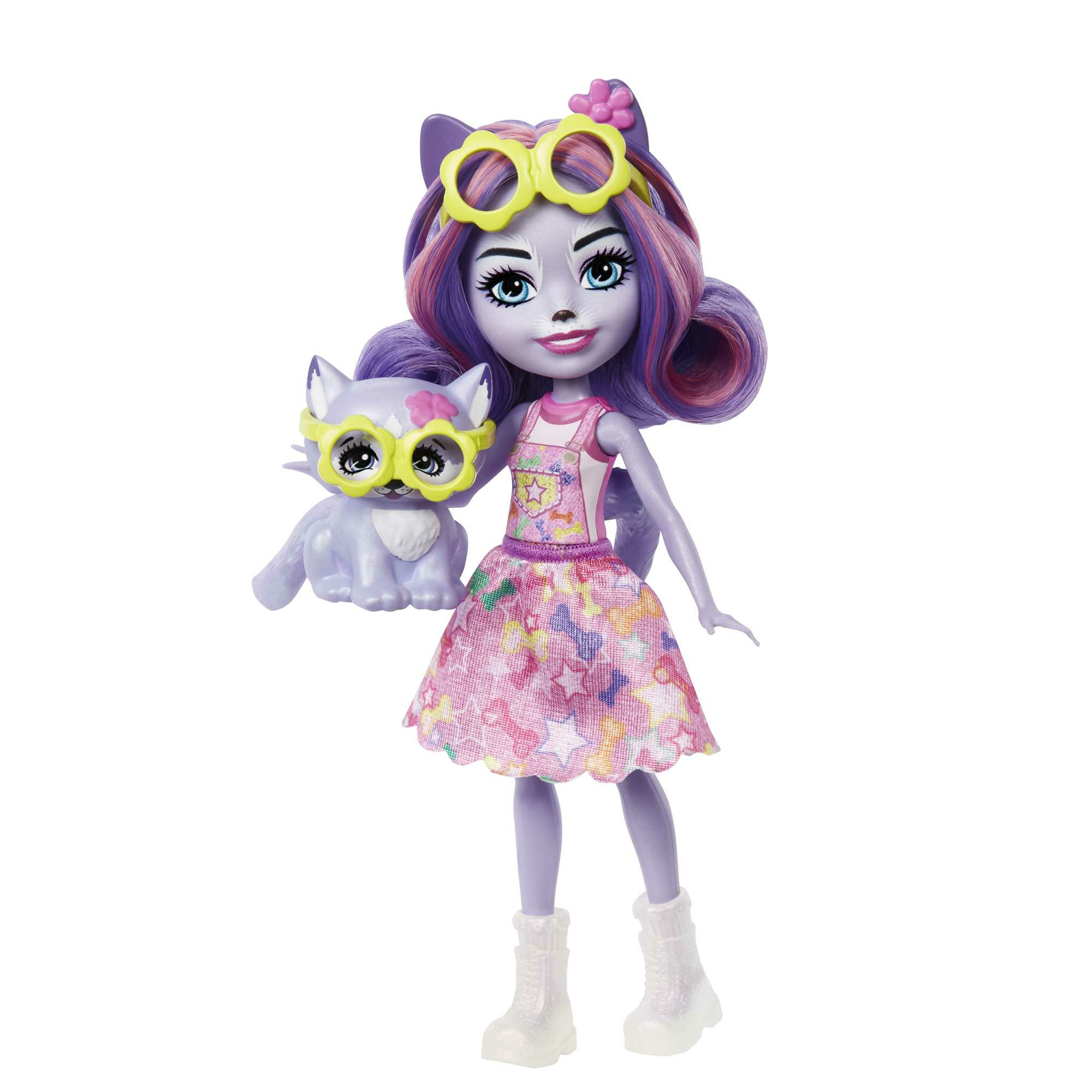 Puppe mit violetter Haut, Katzenohren, gelber Brille, rosa Kleid, hält ein Katzenspielzeug.