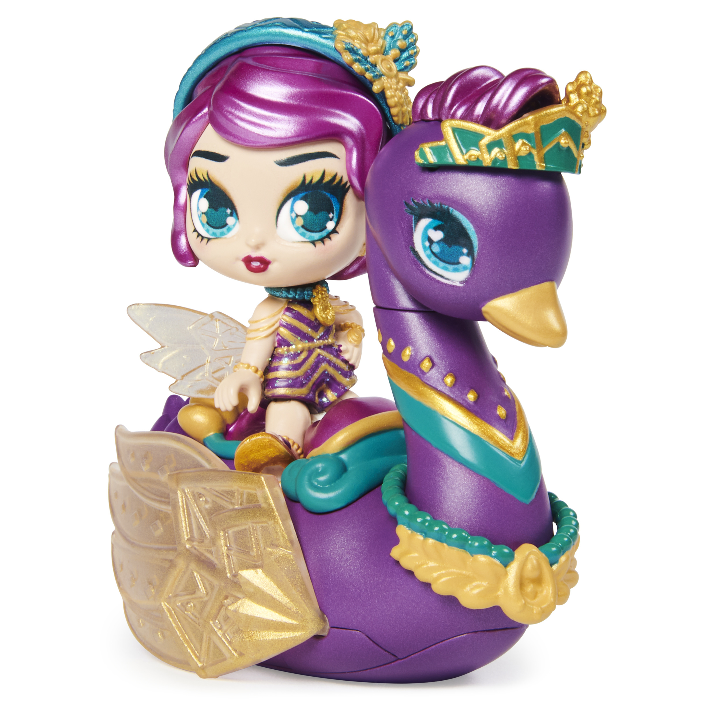 Una muñeca montando un cisne morado. La muñeca tiene una corona y alas, con un tema morado y dorado.
