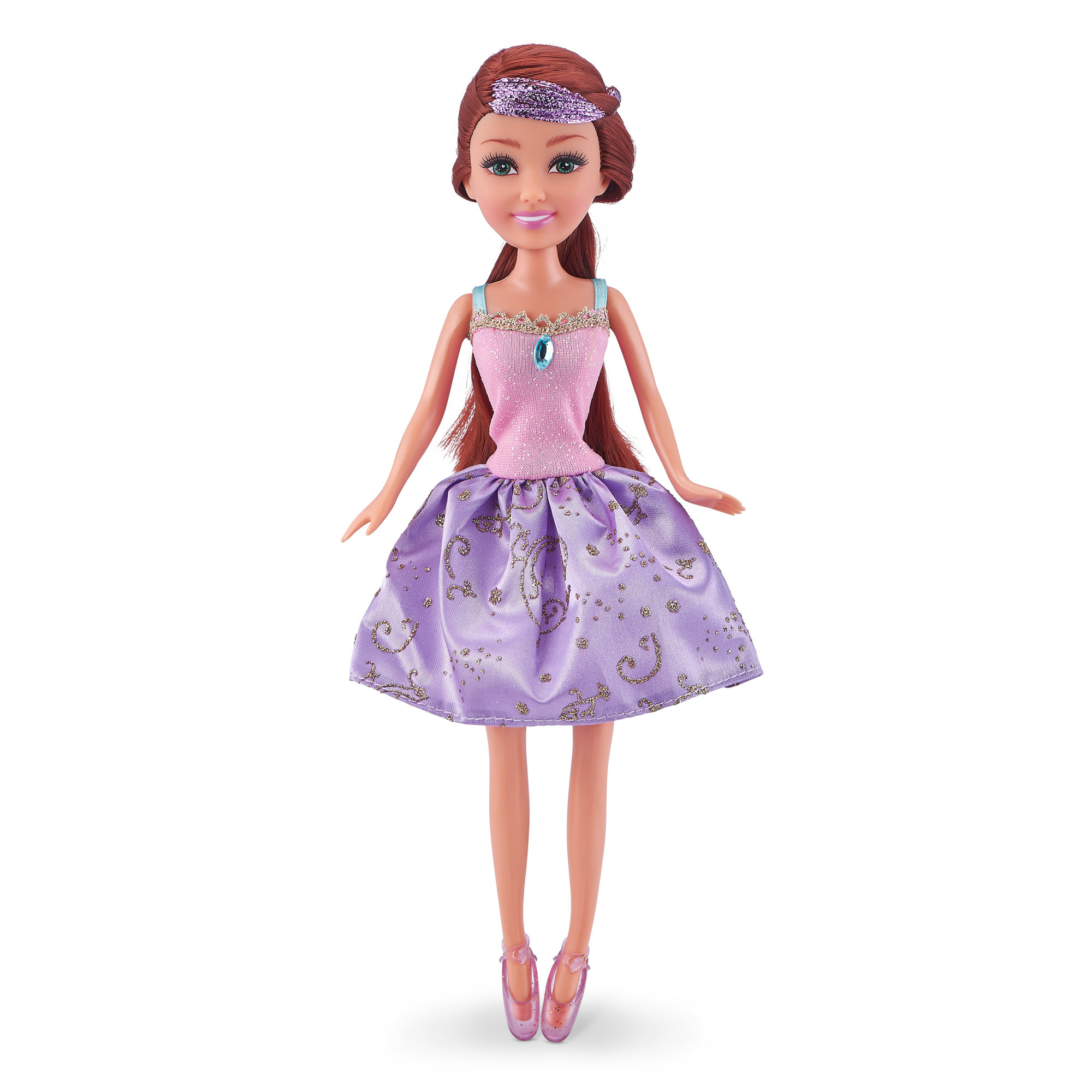 Eine Puppe in einem lila Kleid mit braunen Haaren und rosa Ballettschuhen.