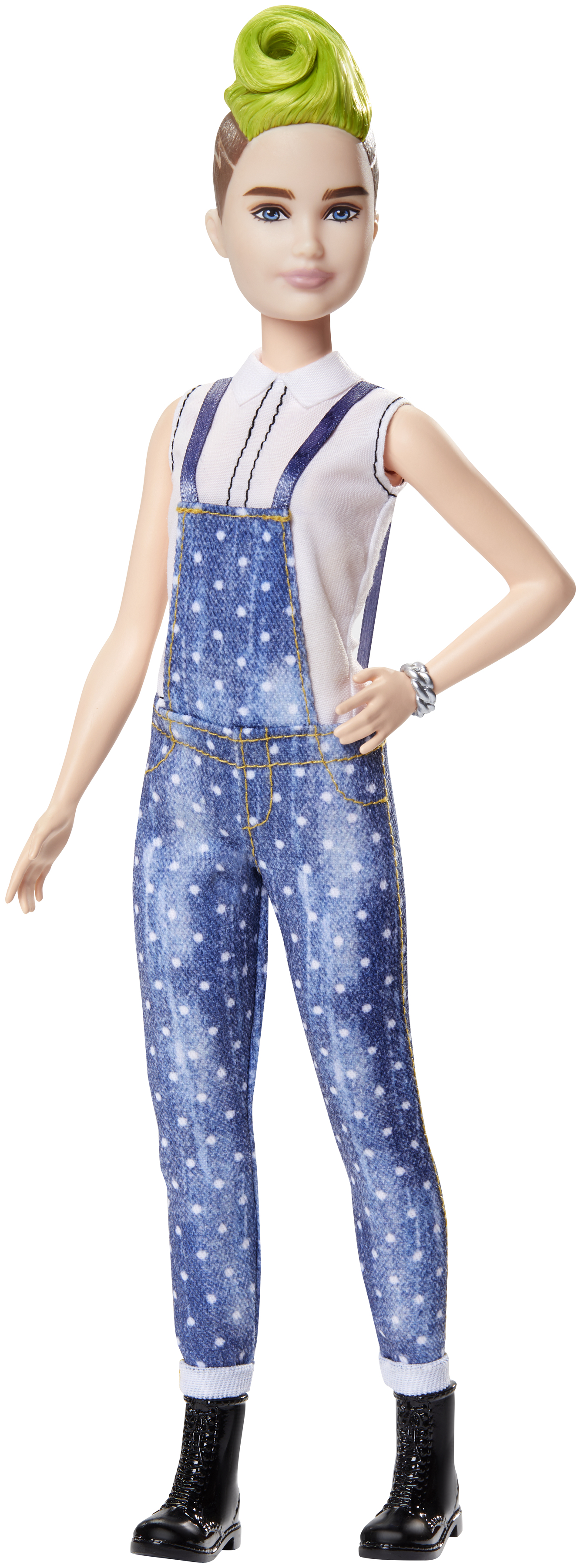 Puppe mit grünem, stacheligem Haar, trägt weißes Hemd und Jeans-Latzhose mit weißen Punkten.