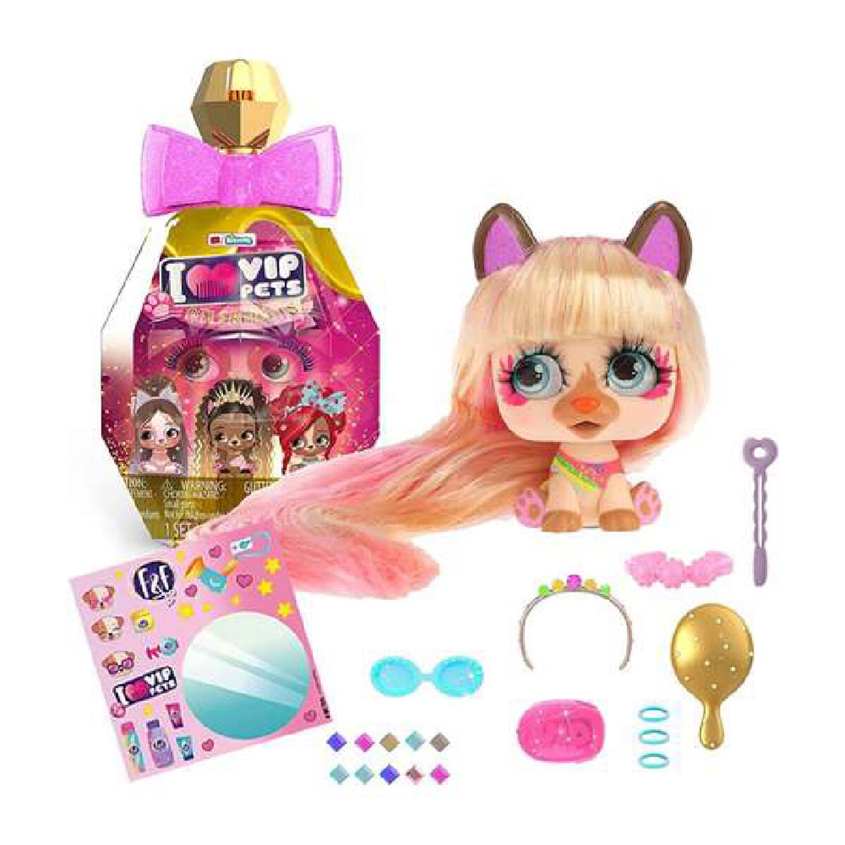 Una bambola con i capelli rosa, che tiene accessori, all'interno di una confezione a forma di bottiglia rosa. Ci sono adesivi e oggetti.