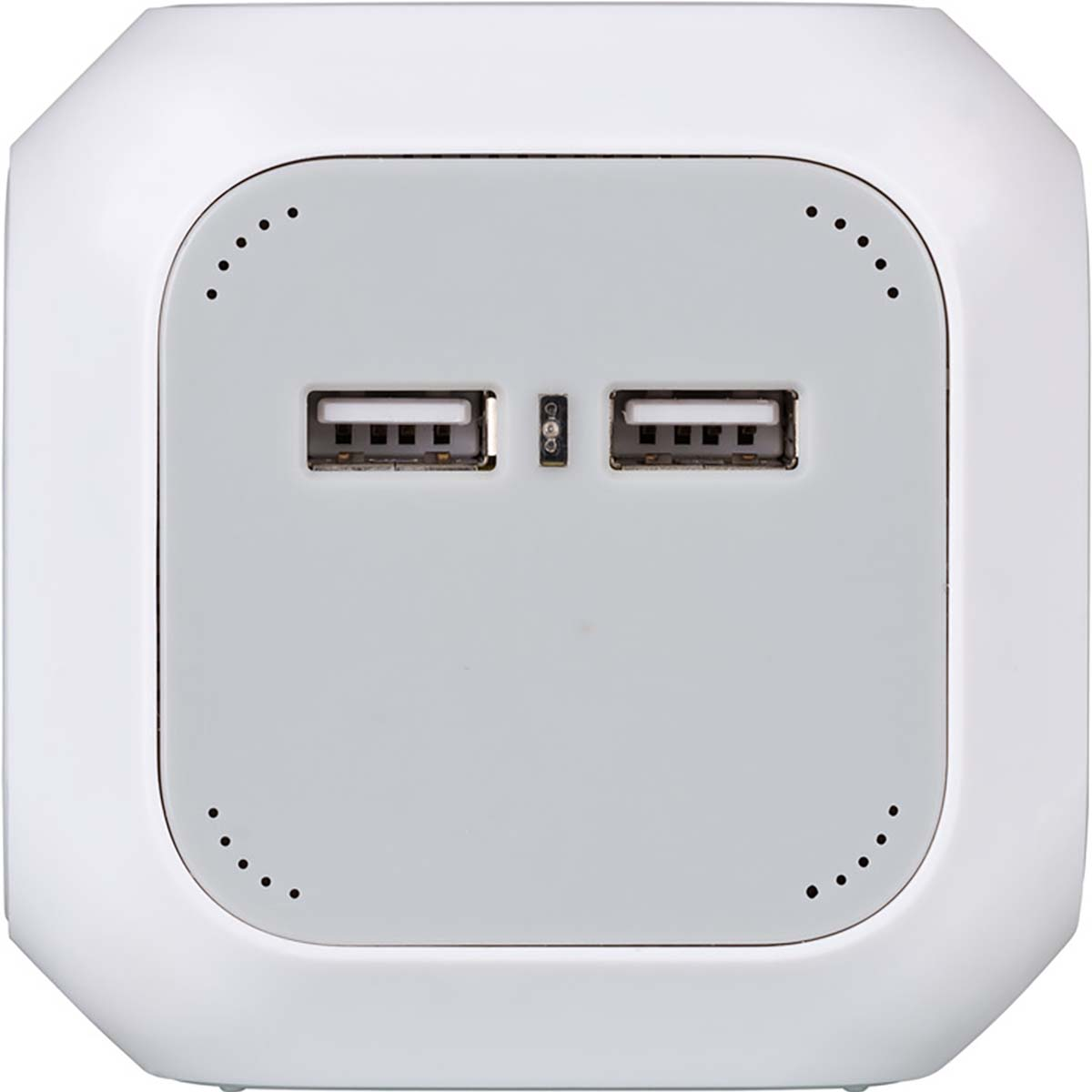 Primo piano di una multipresa bianca con due porte USB.