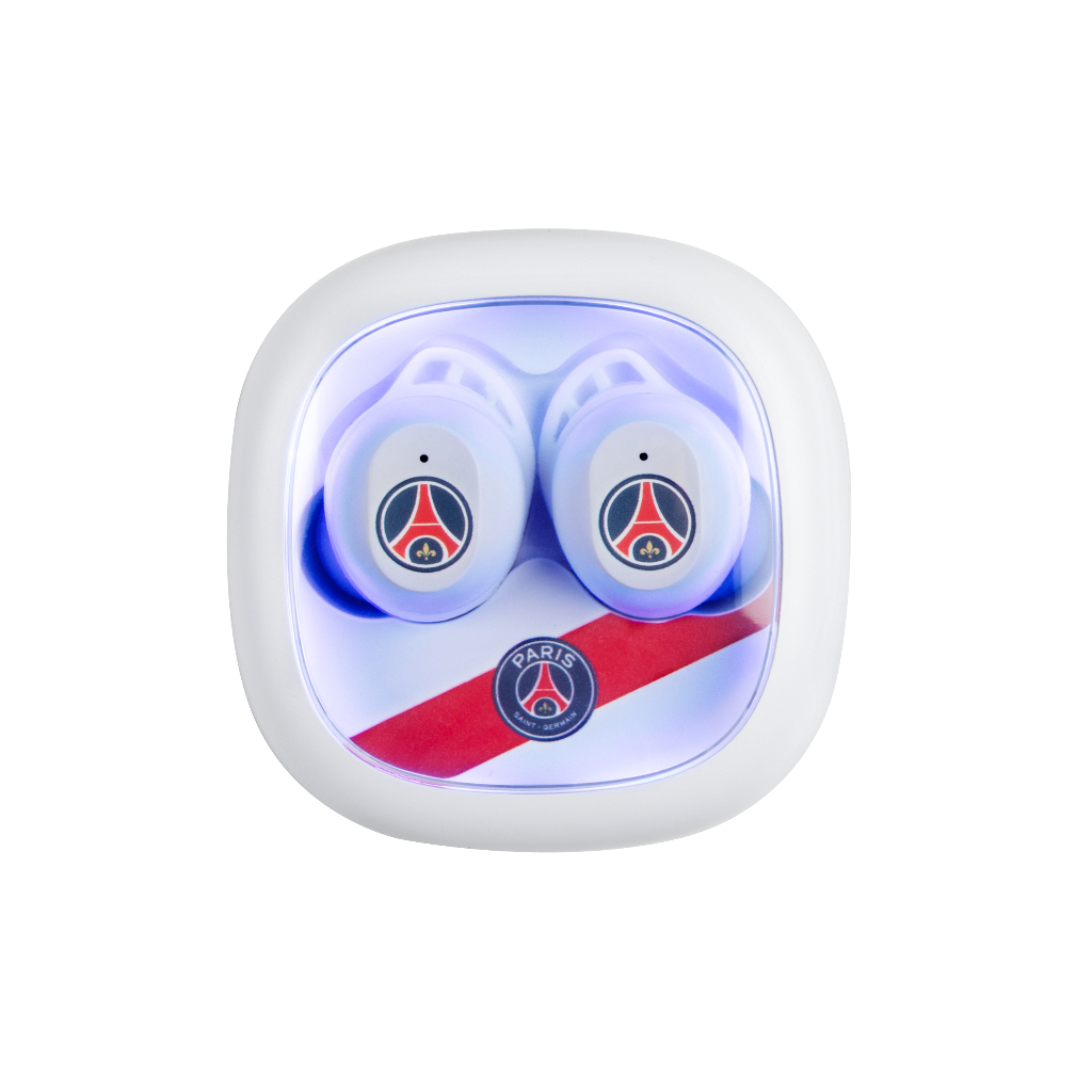 Weißes Etui mit zwei PSG-Ohrhörern. Das Etui hat einen roten Streifen mit dem Teamlogo.