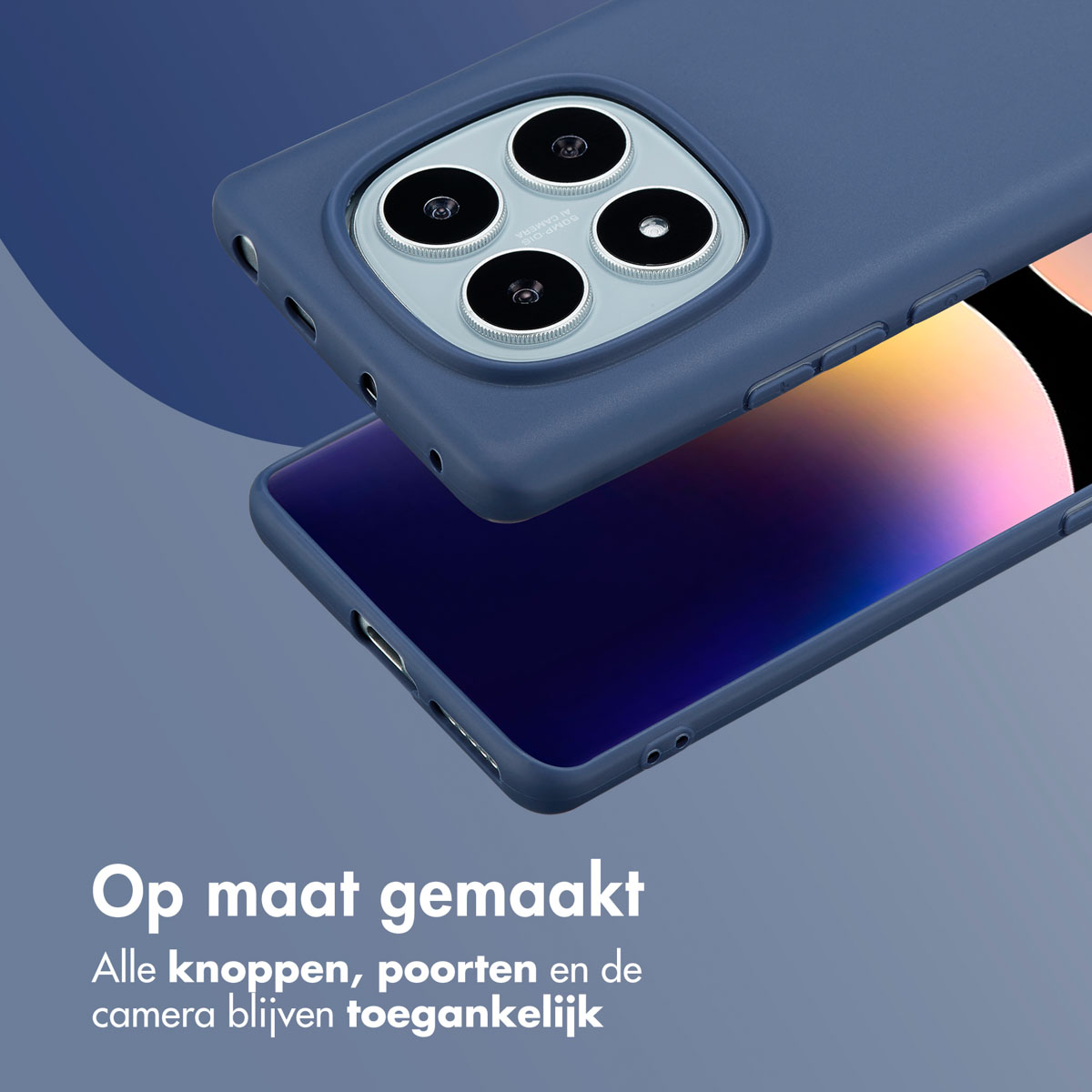 Een telefoon in een blauwe case. Close-up, cameragebied zichtbaar.