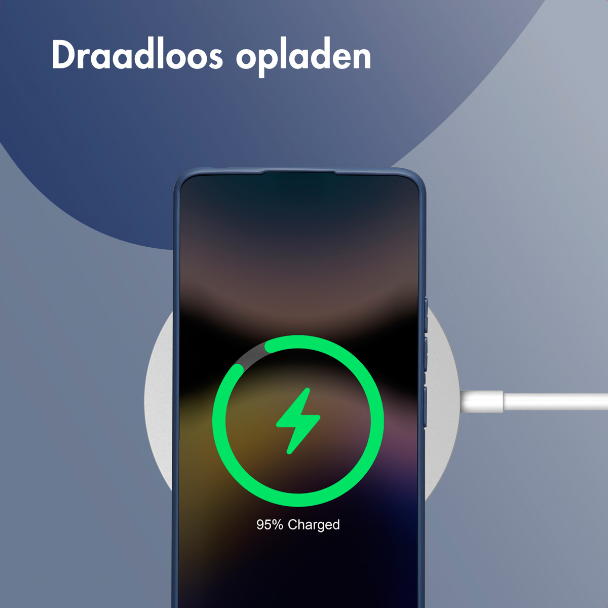 Telefoon draadloos opladen. Een groene bliksem staat op het scherm, met 95% opgeladen.