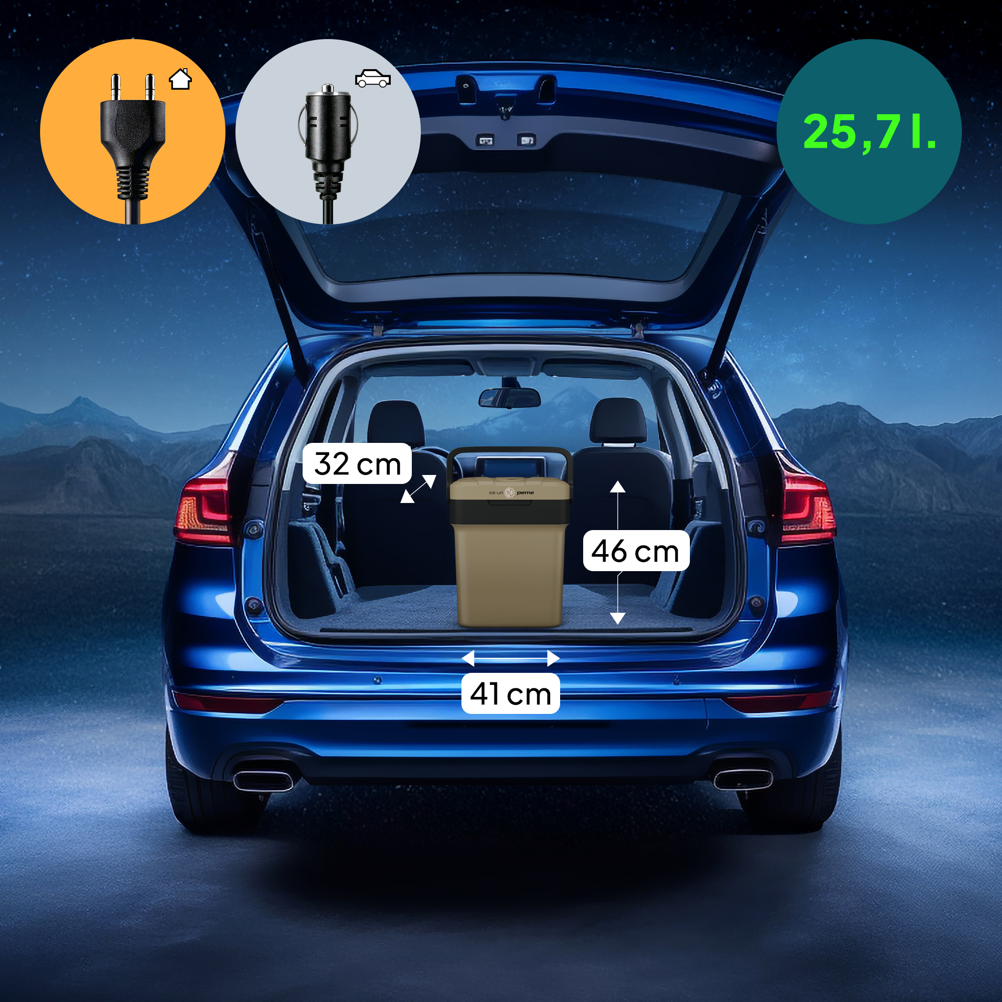 Eine Kühlbox wird im Kofferraum eines blauen Autos mit Netzsteckern platziert.