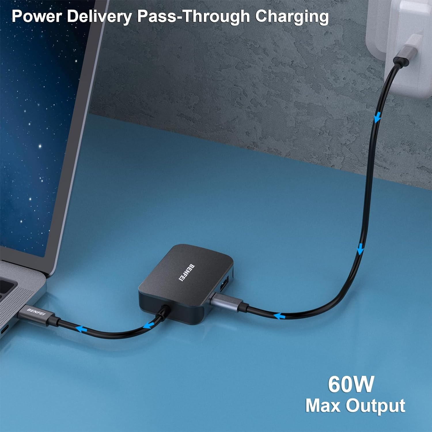 Laptop, der über einen USB-C-Adapter an eine Steckdose angeschlossen ist.