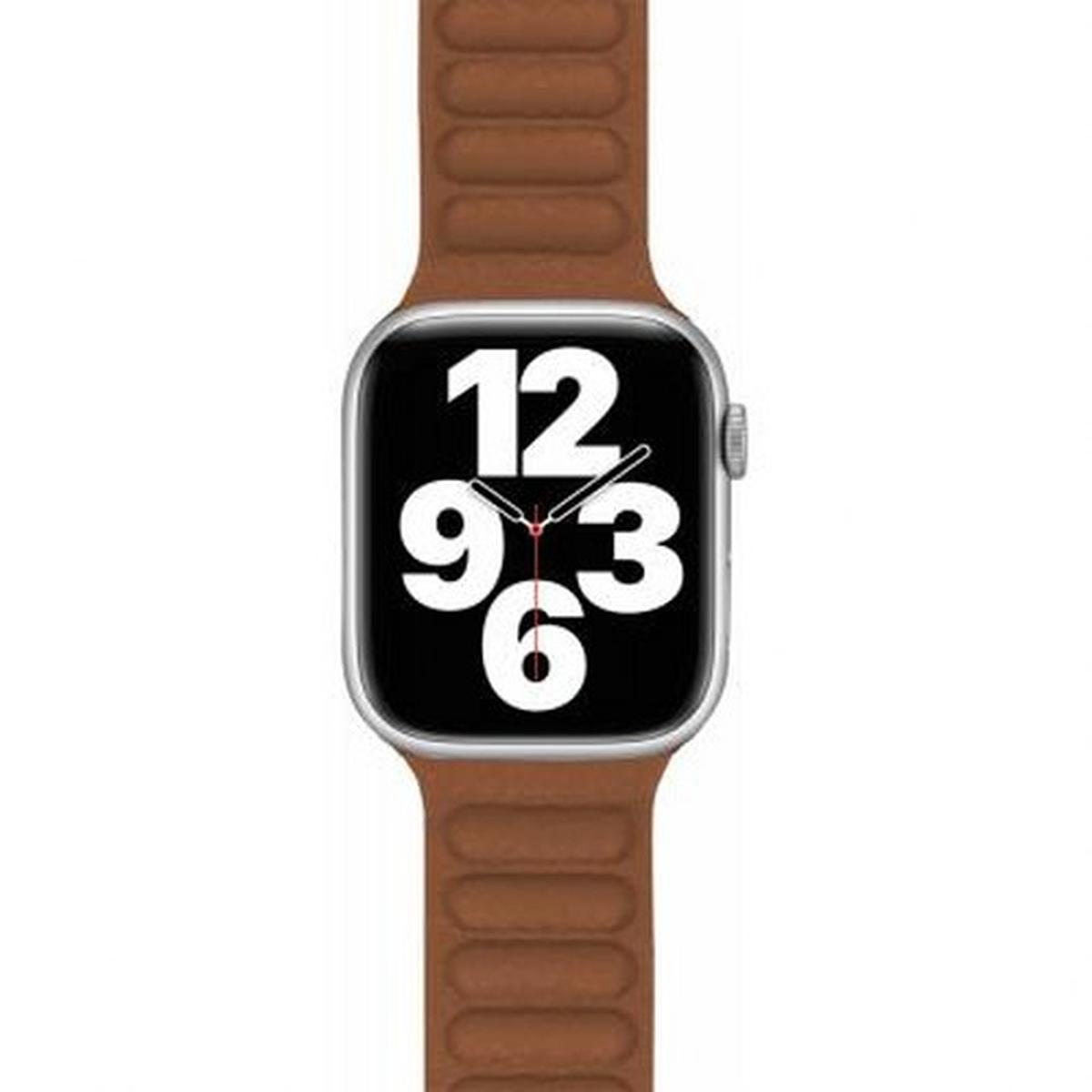 Apple Watch con cinturino in pelle marrone. Quadrante bianco. Sfondo bianco.