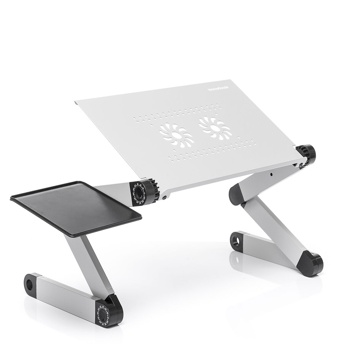 Supporto per laptop regolabile, color argento. Il supporto ha una base nera e un vassoio nero.