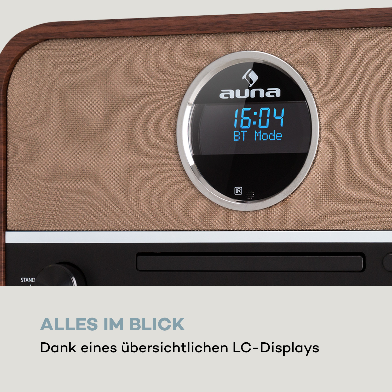 Holzradio mit Digitalanzeige, die Zeit und 'BT Mode' anzeigt.