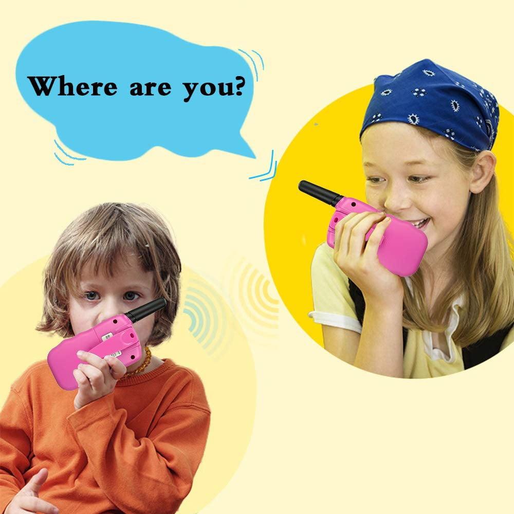 Zwei Kinder benutzen pinkfarbene Walkie-Talkies, eines fragt: "Wo bist du?" in einer Cartoon-Blase.