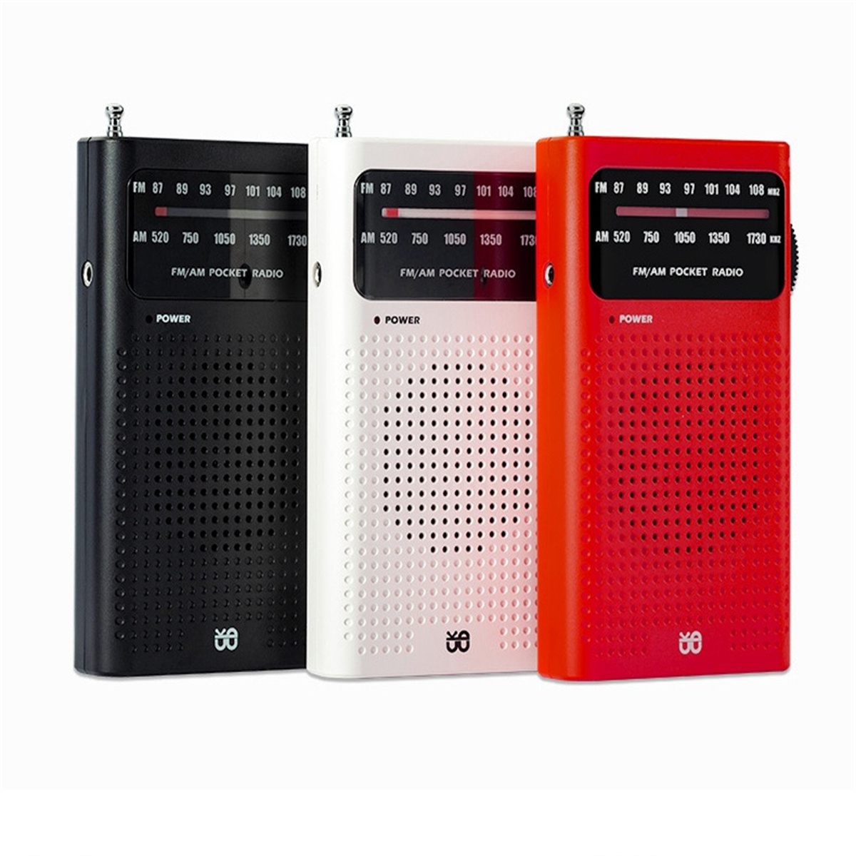 Drei Taschenradios: schwarz, weiß und rot.