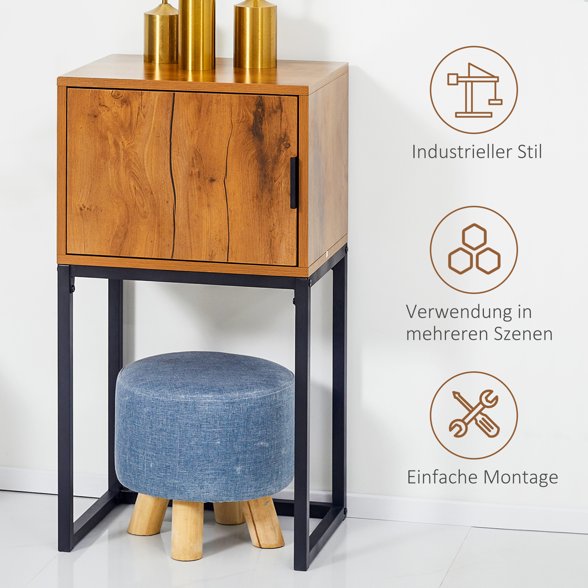 Ein Holzschrank mit blauem Hocker und goldenen Kerzen, mit Hinweis auf industriellen Stil.