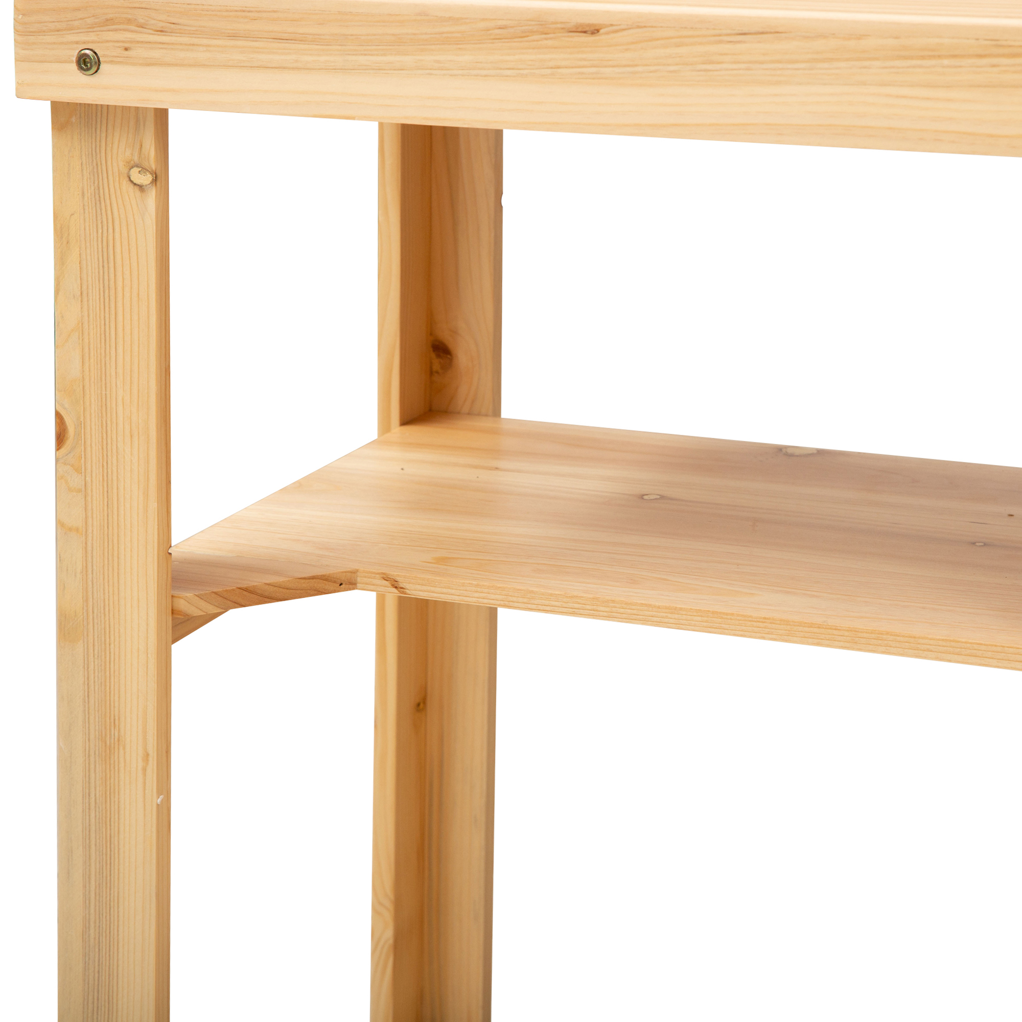 Nahaufnahme eines Holzregals mit zwei Ebenen. Das Holz hat eine natürliche, helle Farbe.