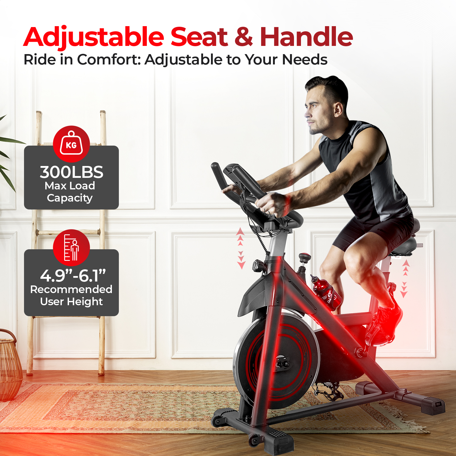 Mann fährt Heimtrainer in einem Raum mit Teppich und Leiter. Das Fahrrad ist rot und schwarz, mit einstellbaren Einstellungen.