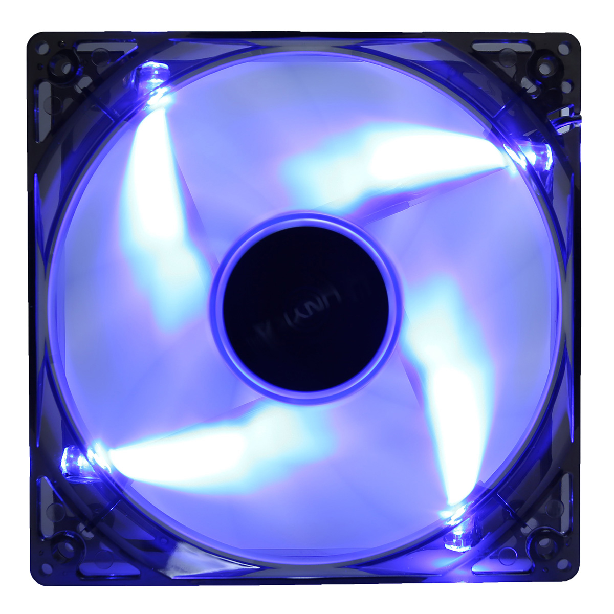 Ventilador de computadora con iluminación azul. Las aspas son blancas.