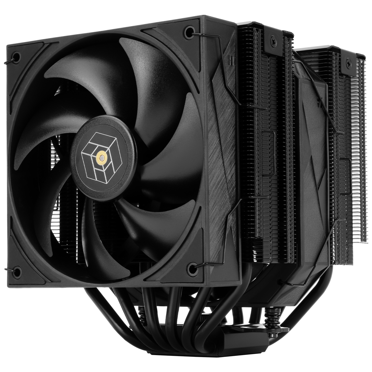Schwarzer CPU-Kühler mit zwei Lüftern. Der Kühler hat ein Würfel-Logo in der Mitte.